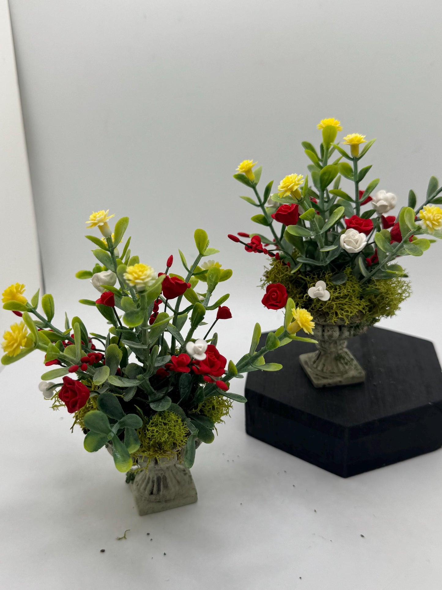 Dolls House Miniatures - Urn Planter x1