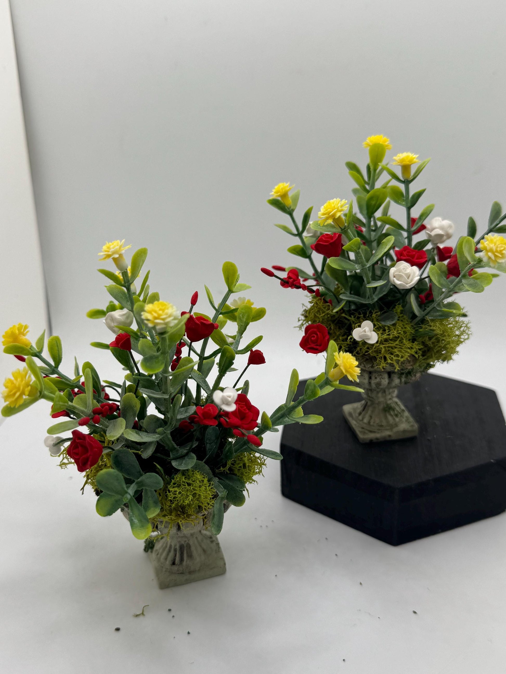 Dolls House Miniatures - Urn Planter x1