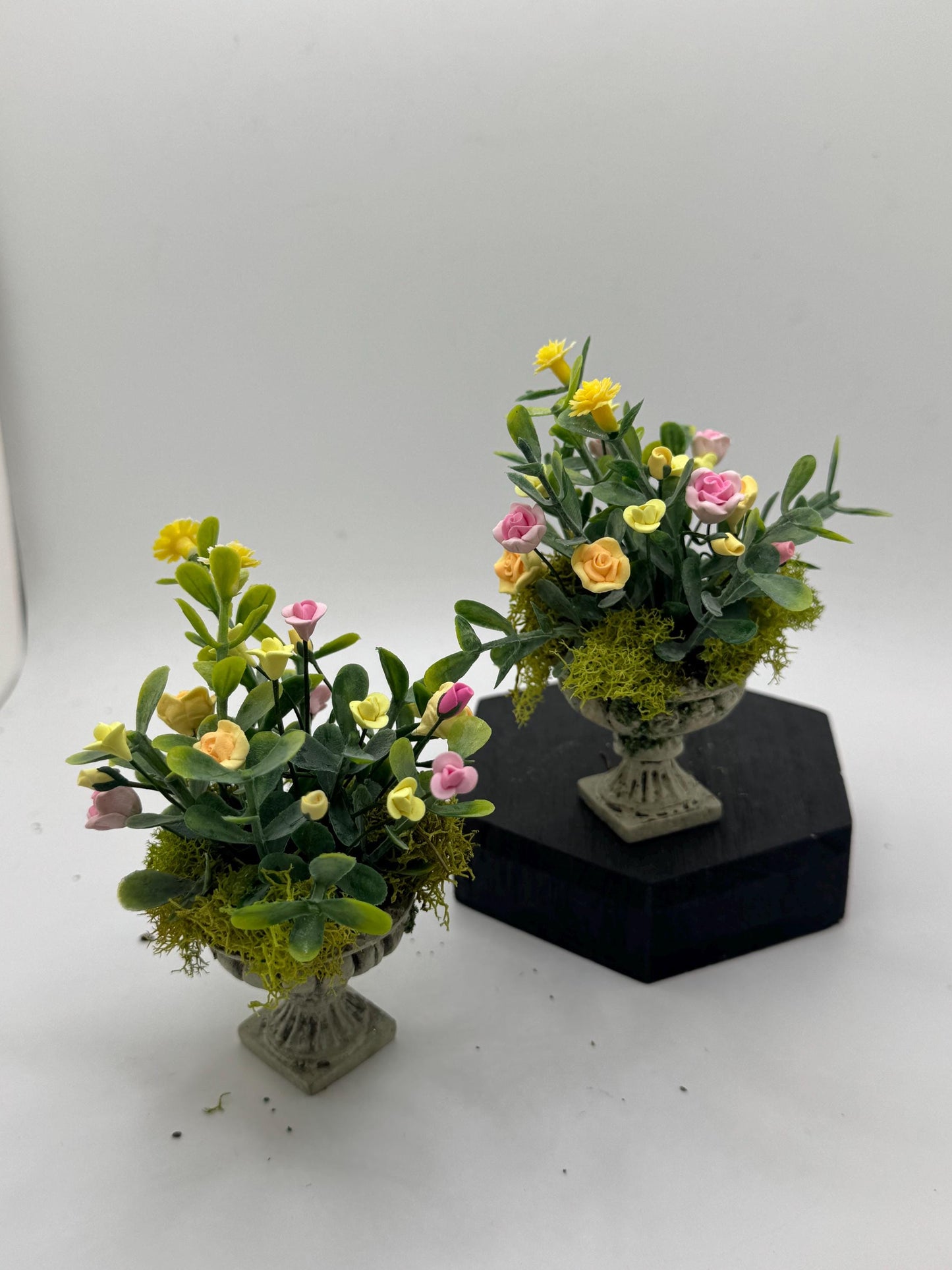 Dolls House Miniatures - Urn Planter x1