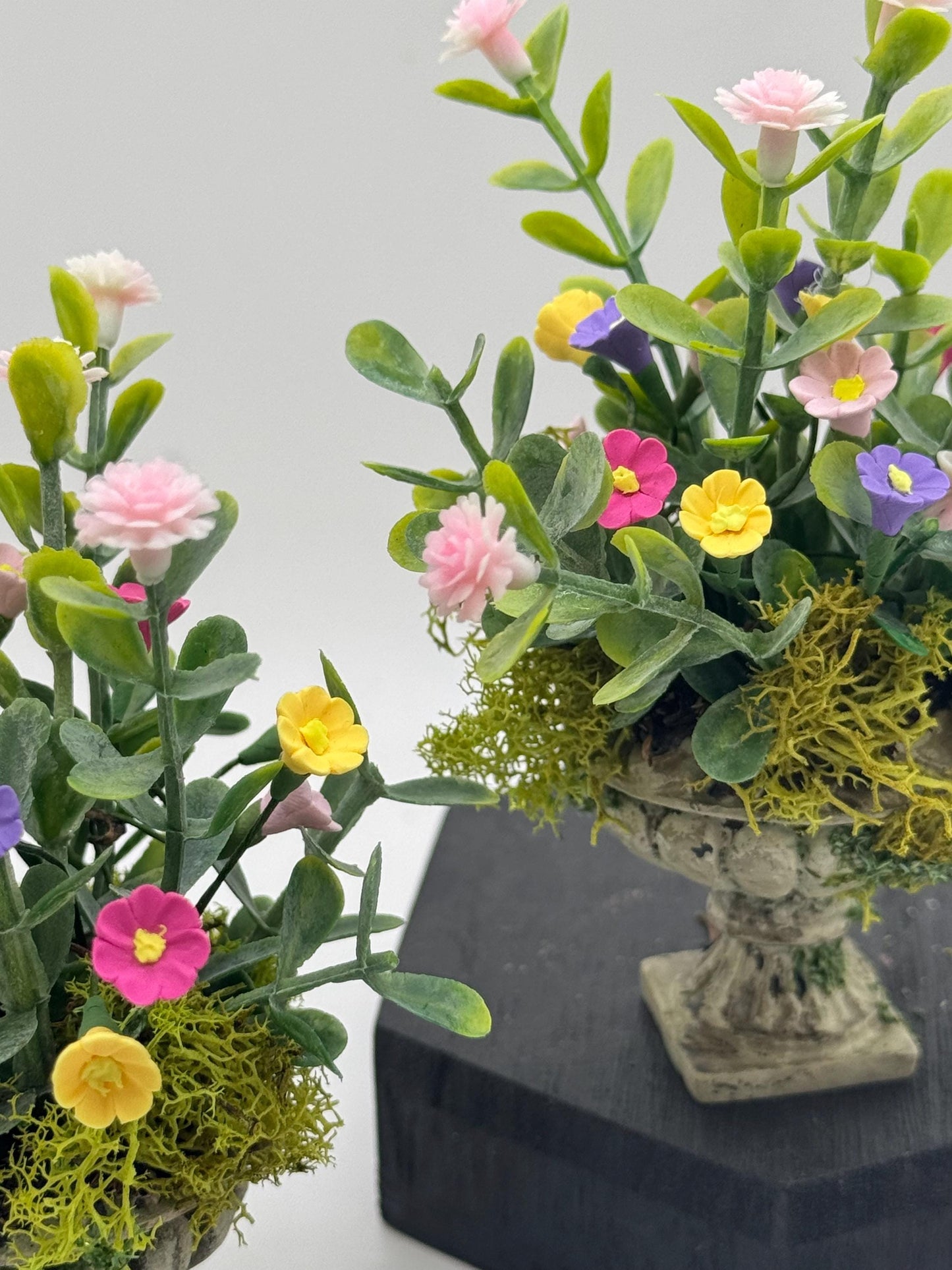 Dolls House Miniatures - Urn Planter x1