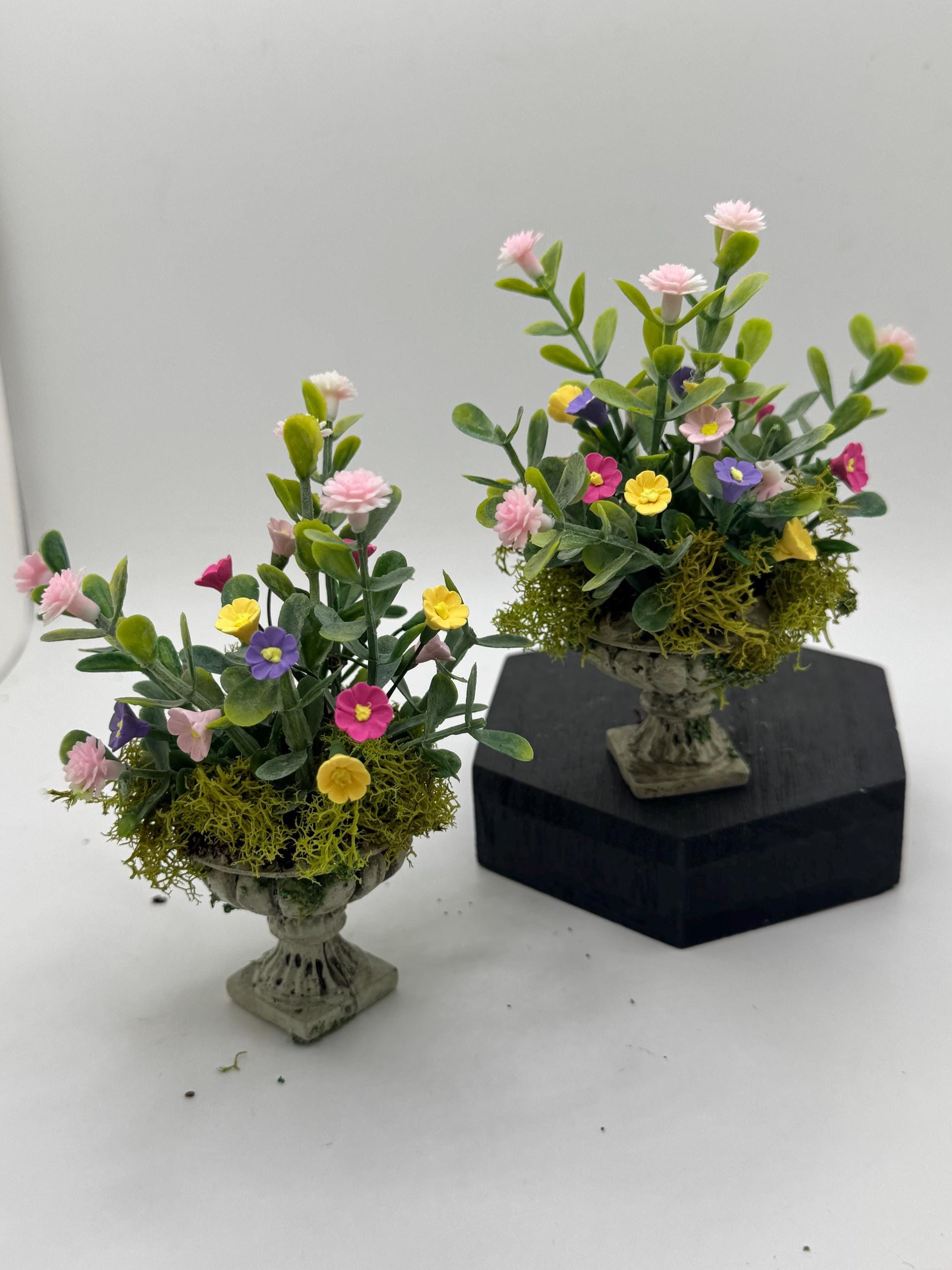 Dolls House Miniatures - Urn Planter x1