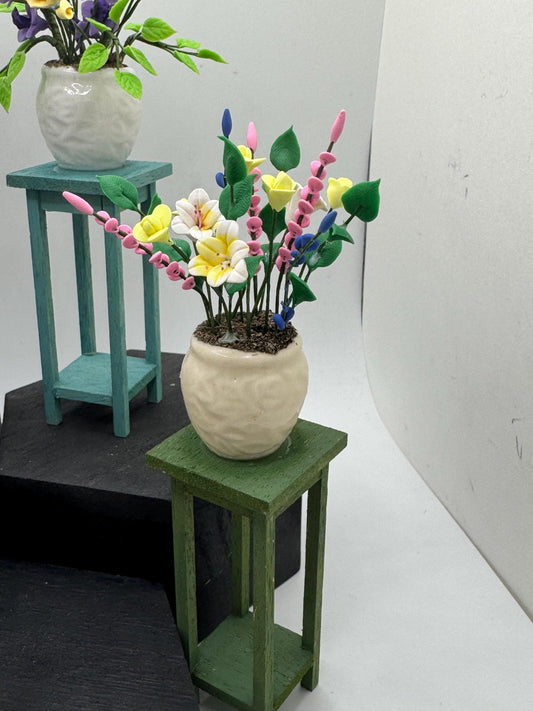 Dolls House Miniatures - 1/12 Plant Table stand with flowers x1