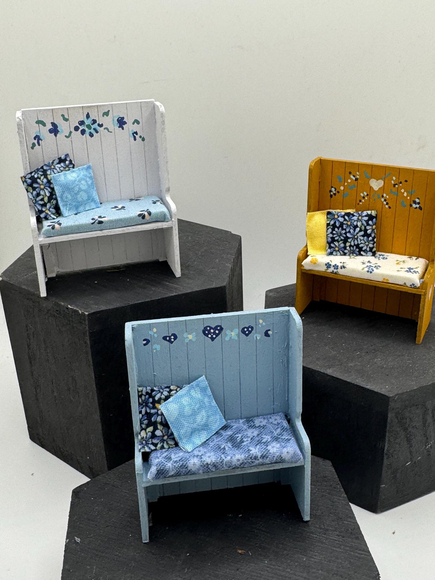 DOLLS HOUSE MINIATURES -   1/24th / 1:24th / Half Inch Scale  - settle