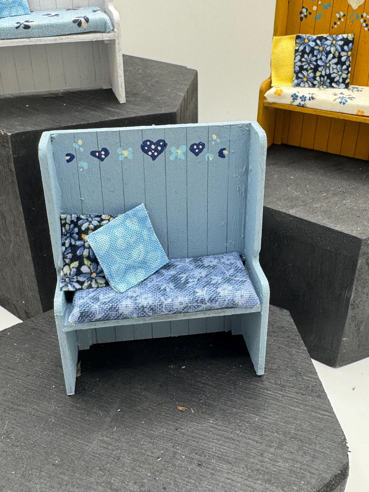 DOLLS HOUSE MINIATURES -   1/24th / 1:24th / Half Inch Scale  - settle