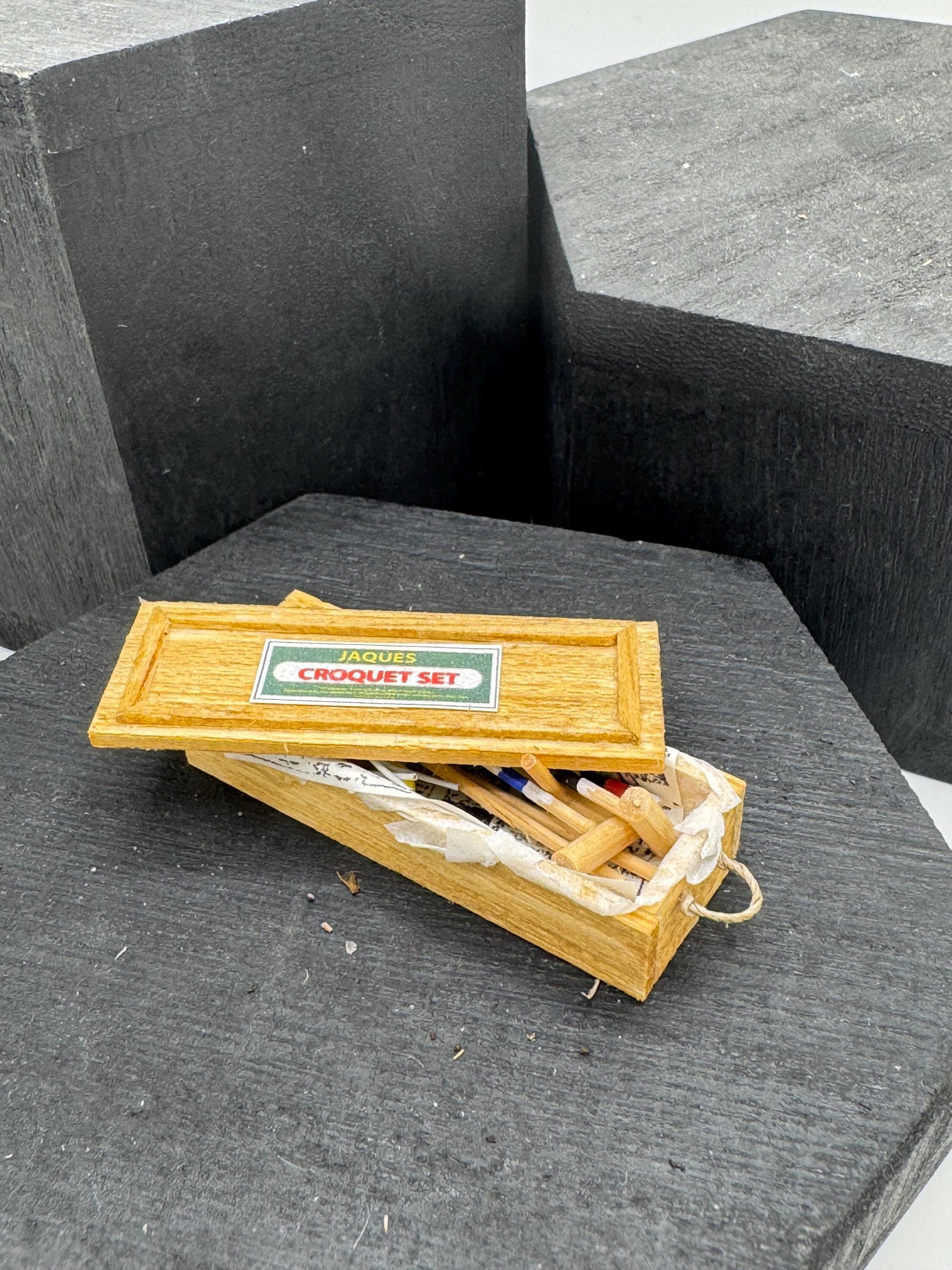 Dolls House Miniatures - 1/24th / 1:24 / Quarter Inch Scale croquet set