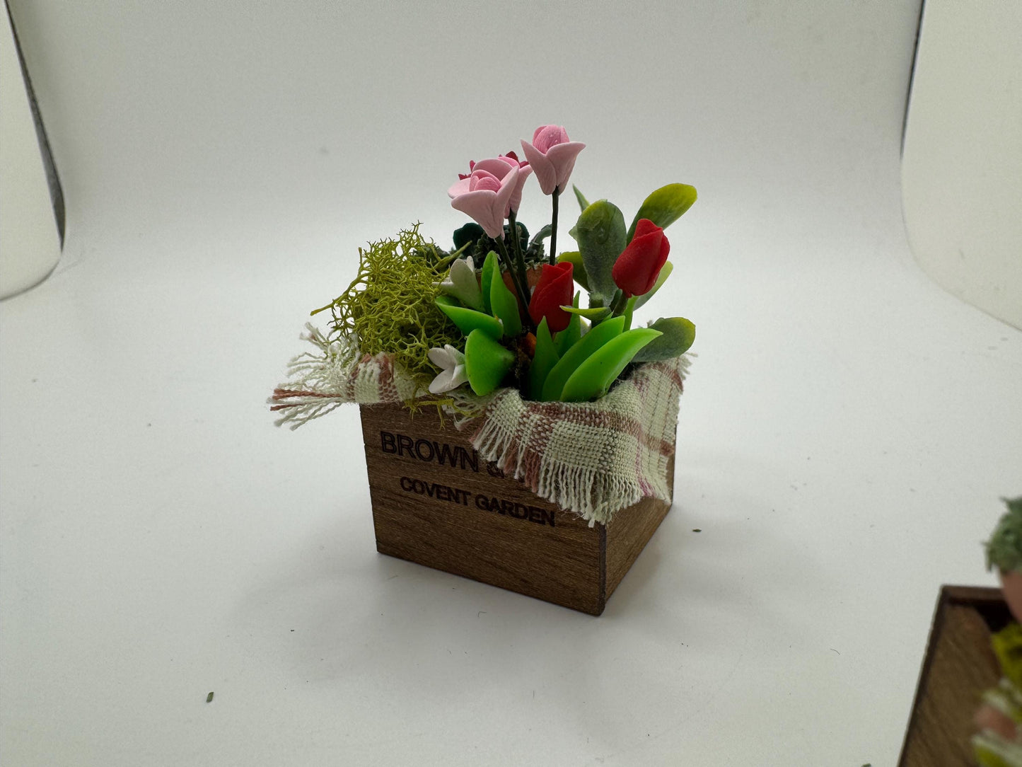 Dolls House Miniatures - 1/12th Covent Garden Flower box x1