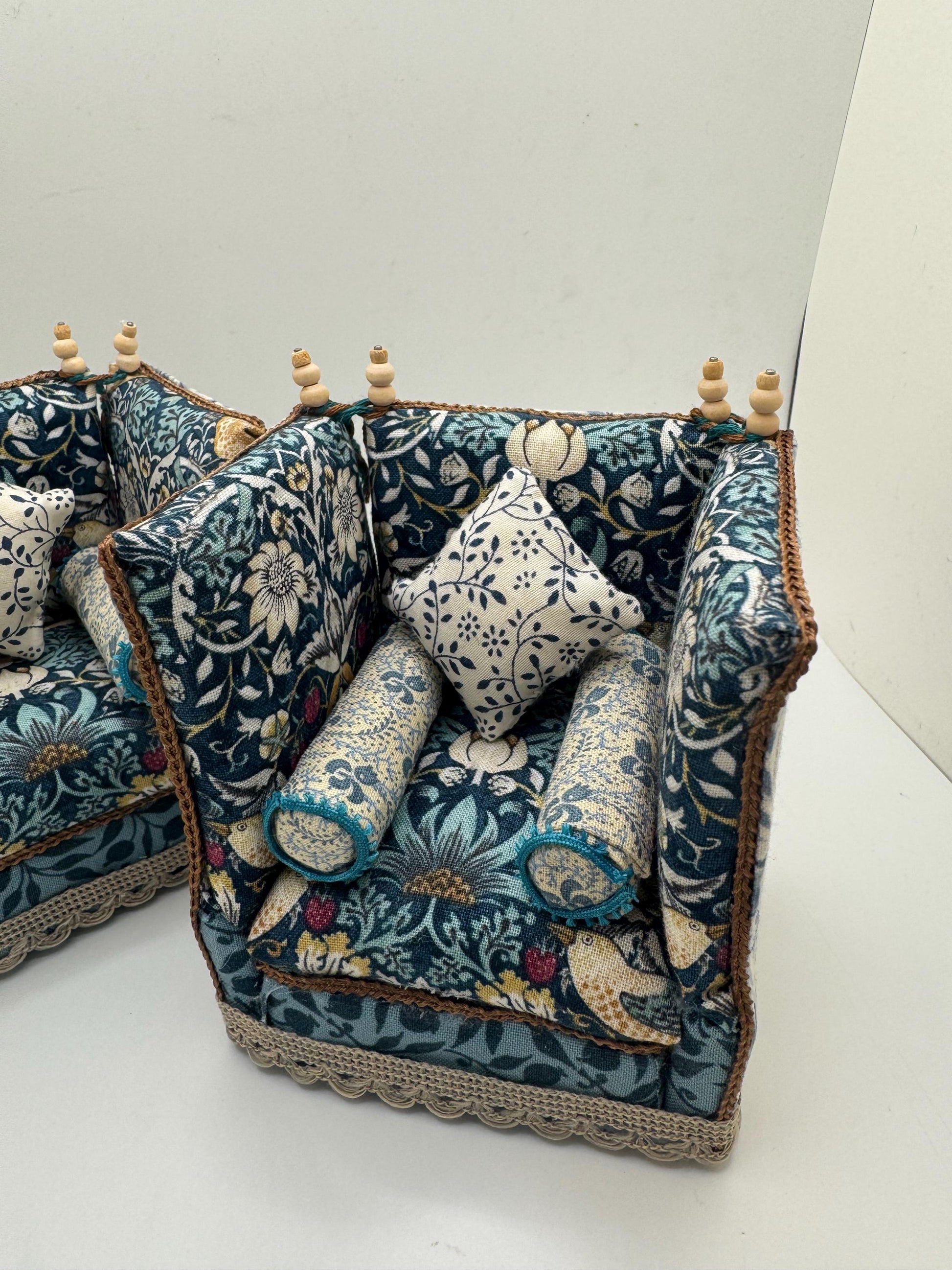 Dolls House Miniatures - 1/12th William Morris Knole chair x 1