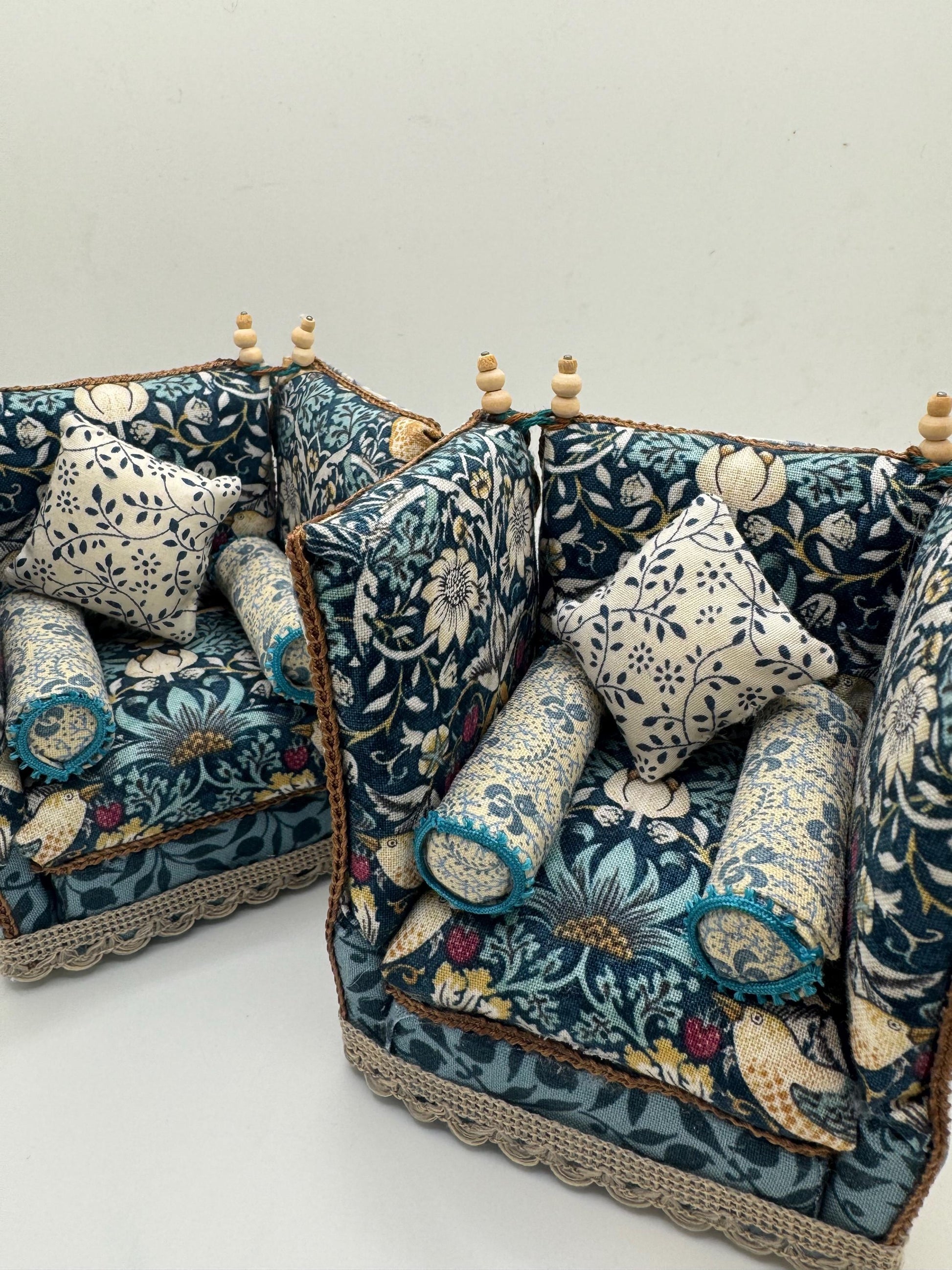 Dolls House Miniatures - 1/12th William Morris Knole chair x 1