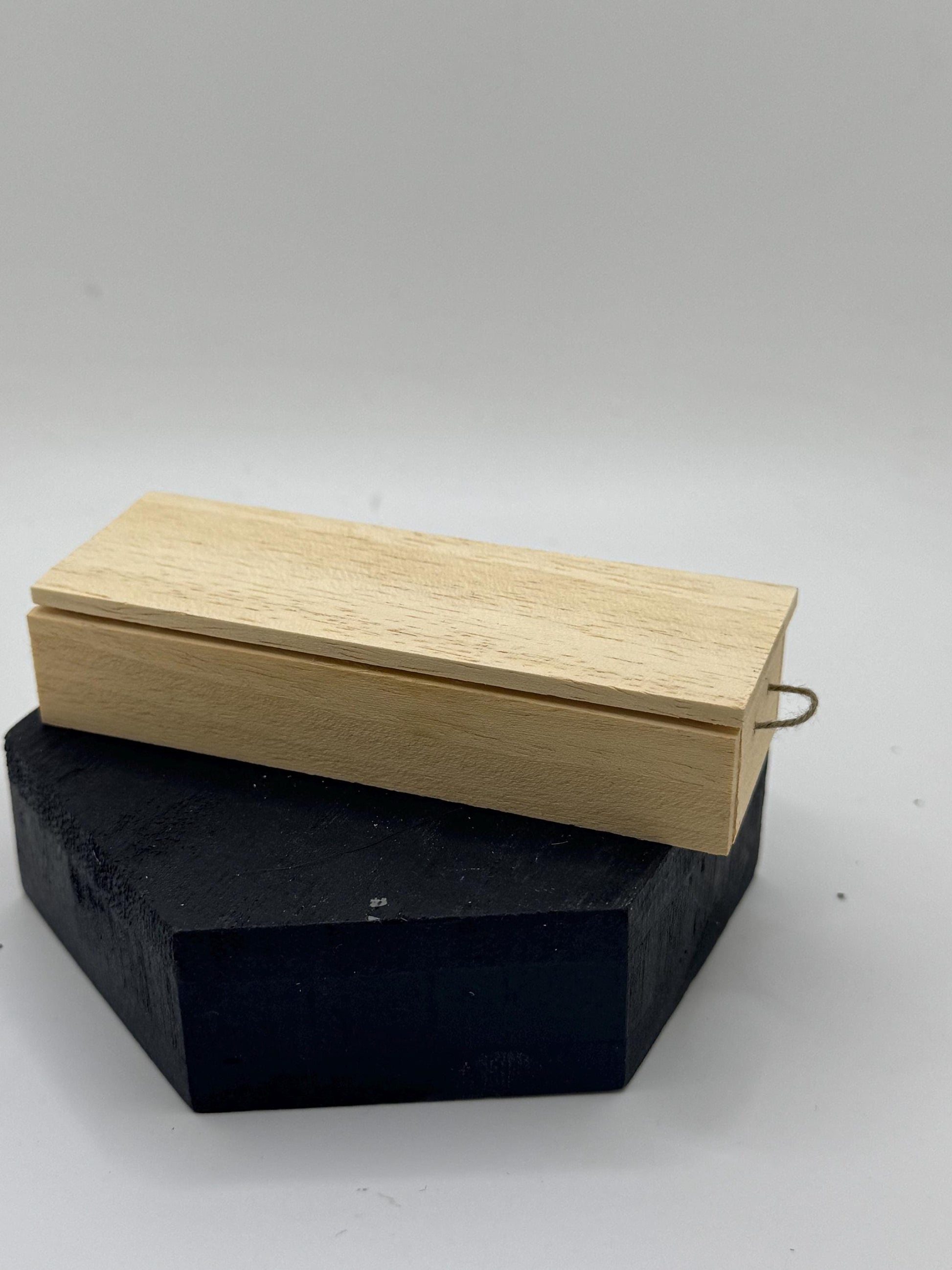 Dolls House Miniatures - 1/12th  - Croquet Box x1