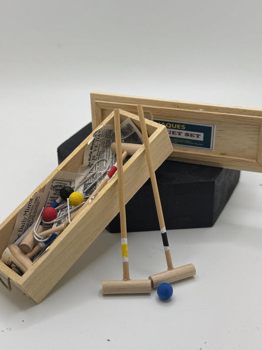 Dolls House Miniatures - 1/12th  - Croquet Box x1