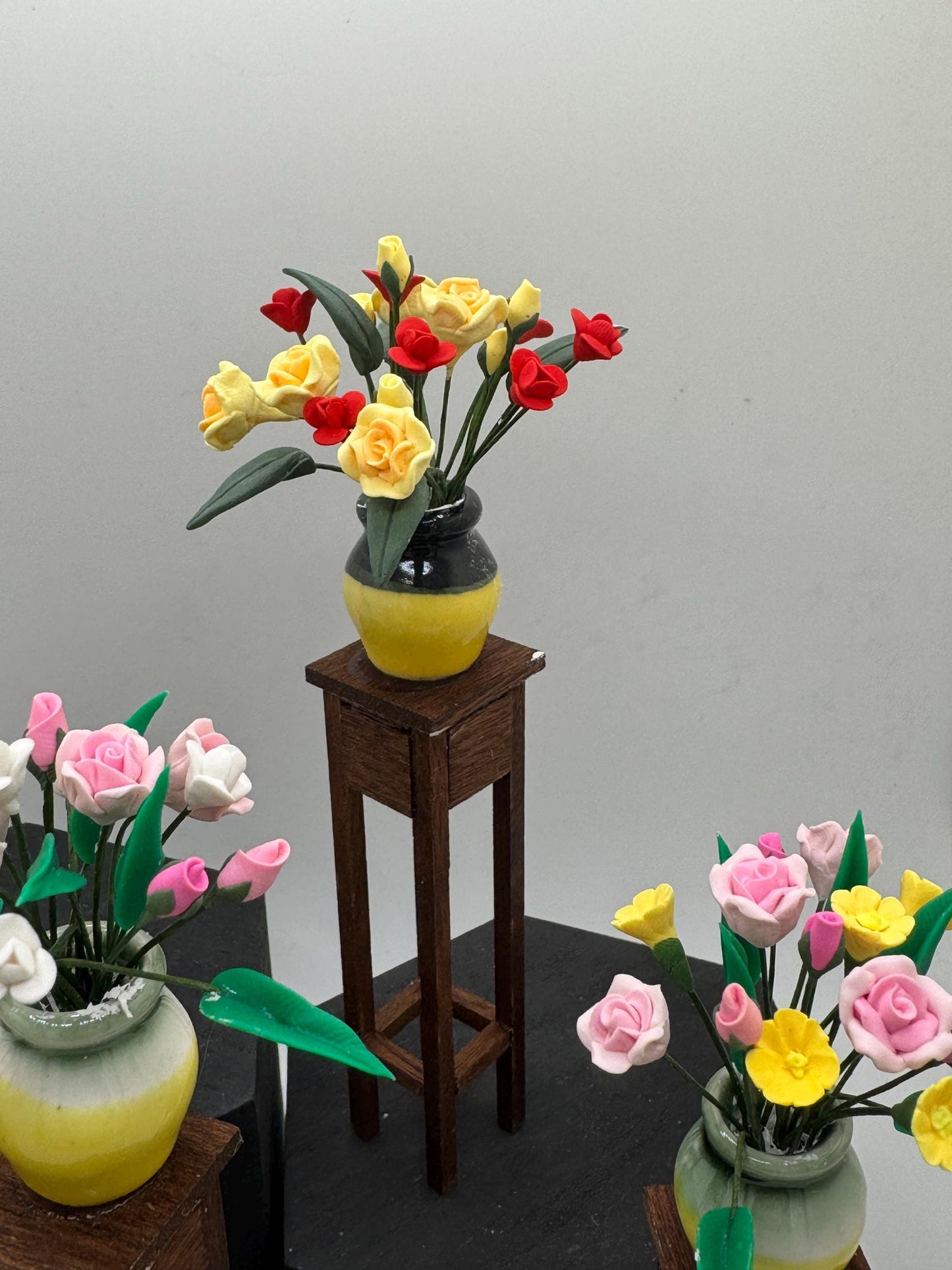 Dolls House Miniatures - 1/12 Plant Table stand with flowers x1