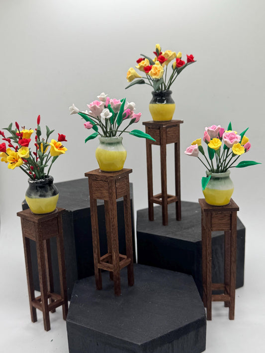 Dolls House Miniatures - 1/12 Plant Table stand with flowers x1