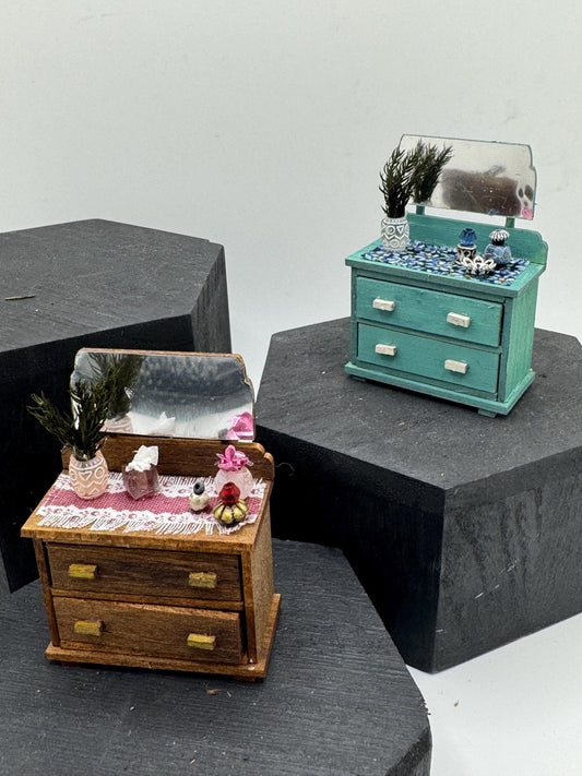 DOLLS HOUSE MINIATURES -   1/24th / 1:24th / Half Inch Scale  - dressing table