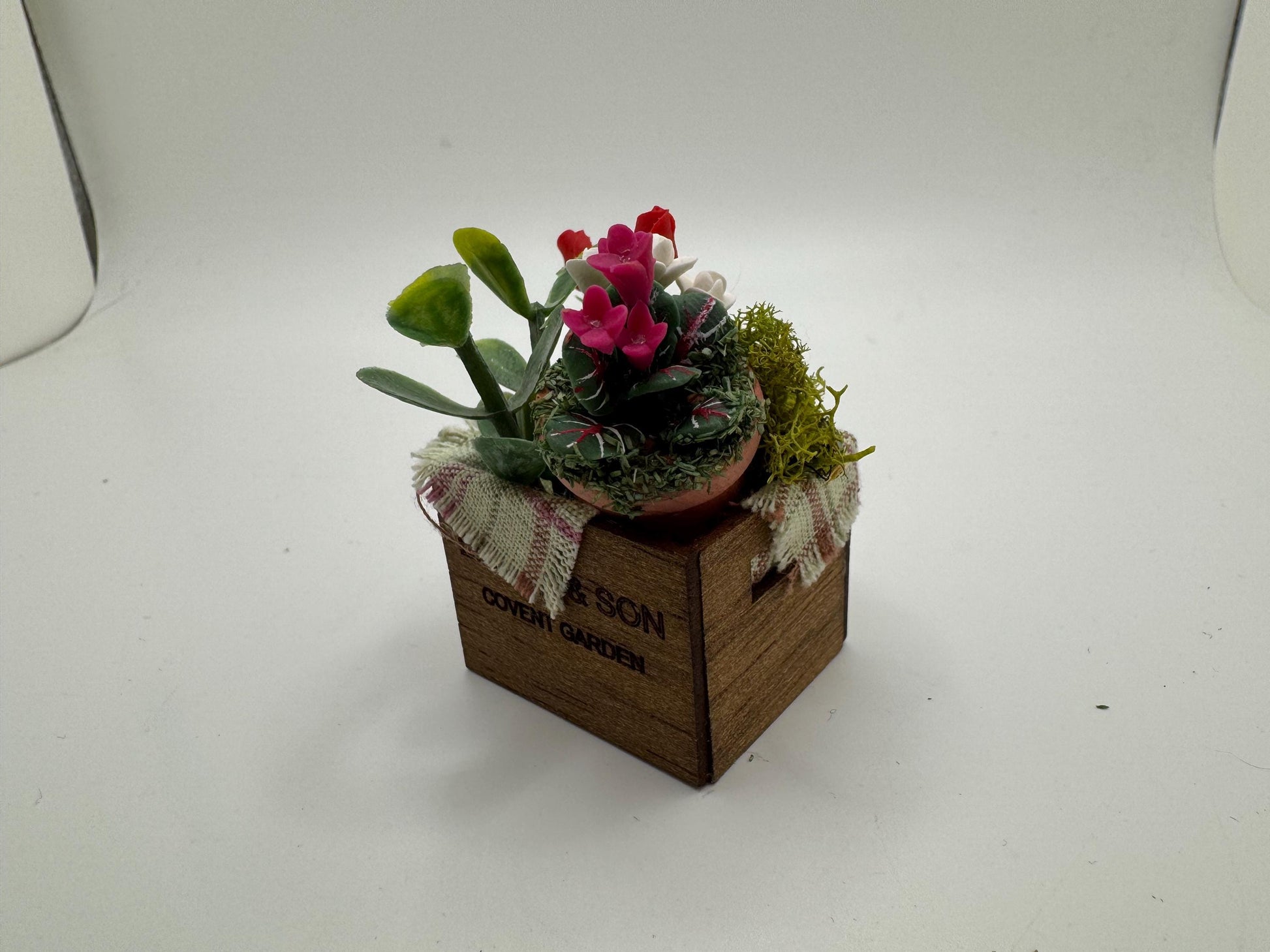 Dolls House Miniatures - 1/12th Covent Garden Flower box x1