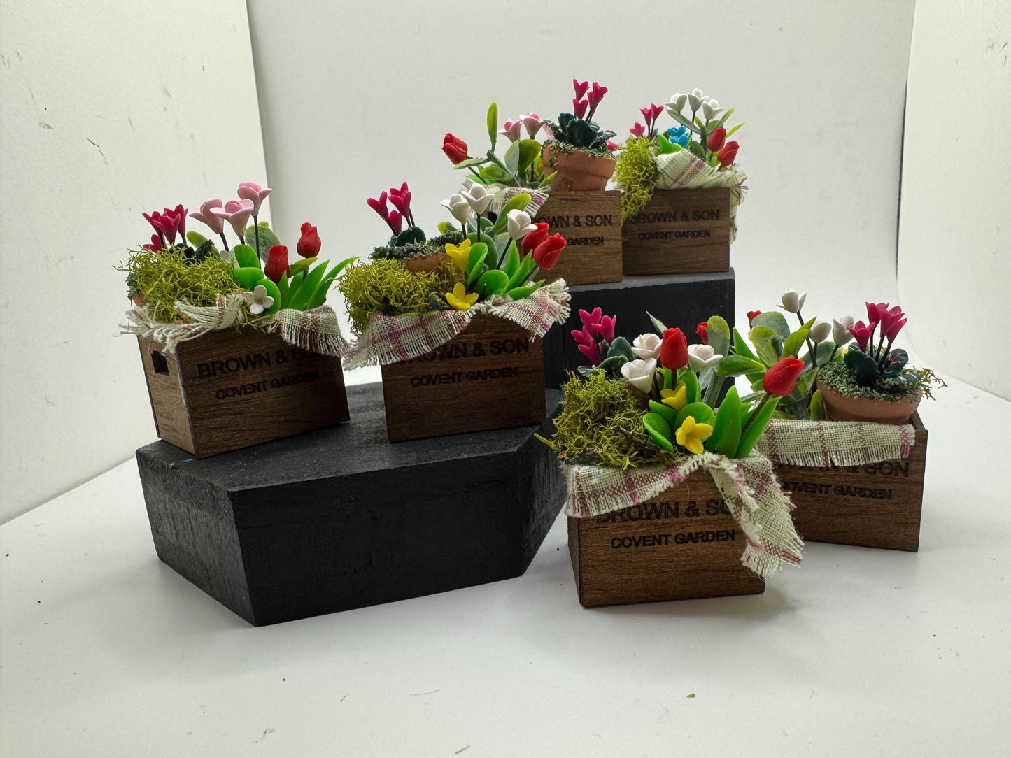 Dolls House Miniatures - 1/12th Covent Garden Flower box x1
