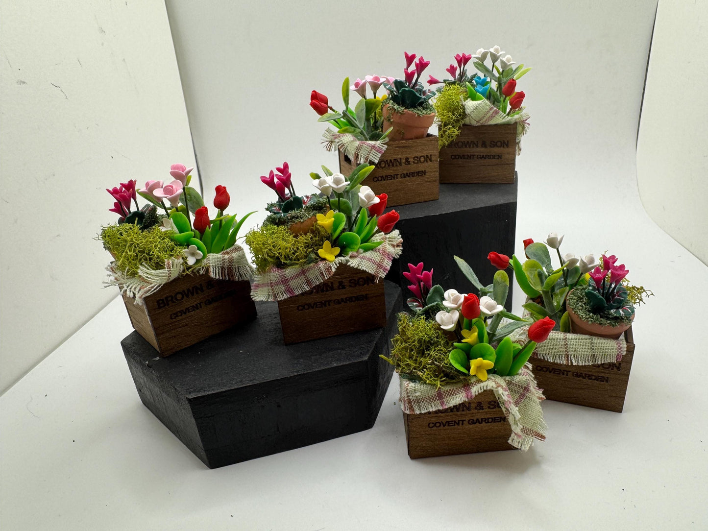 Dolls House Miniatures - 1/12th Covent Garden Flower box x1