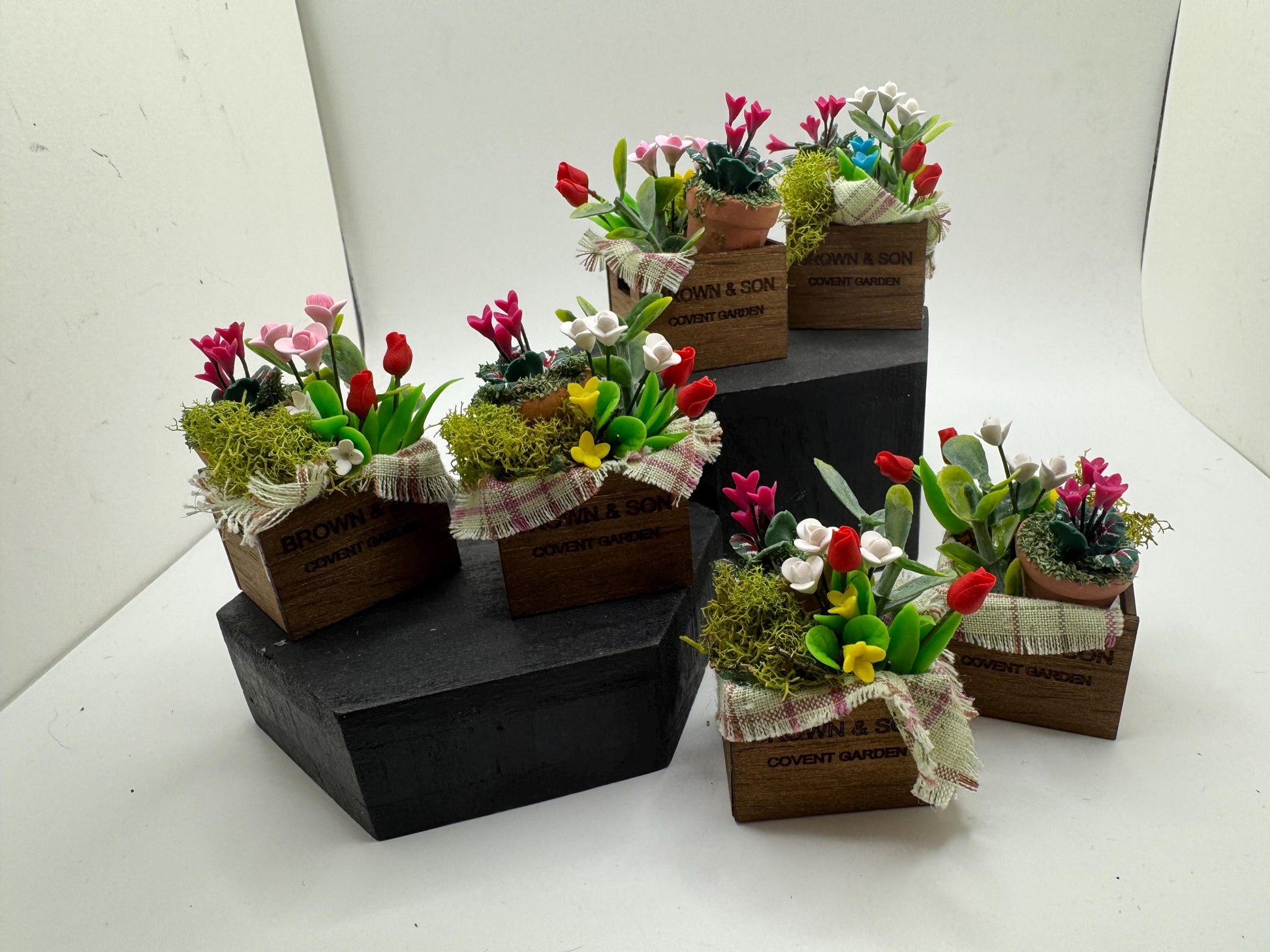 Dolls House Miniatures - 1/12th Covent Garden Flower box x1