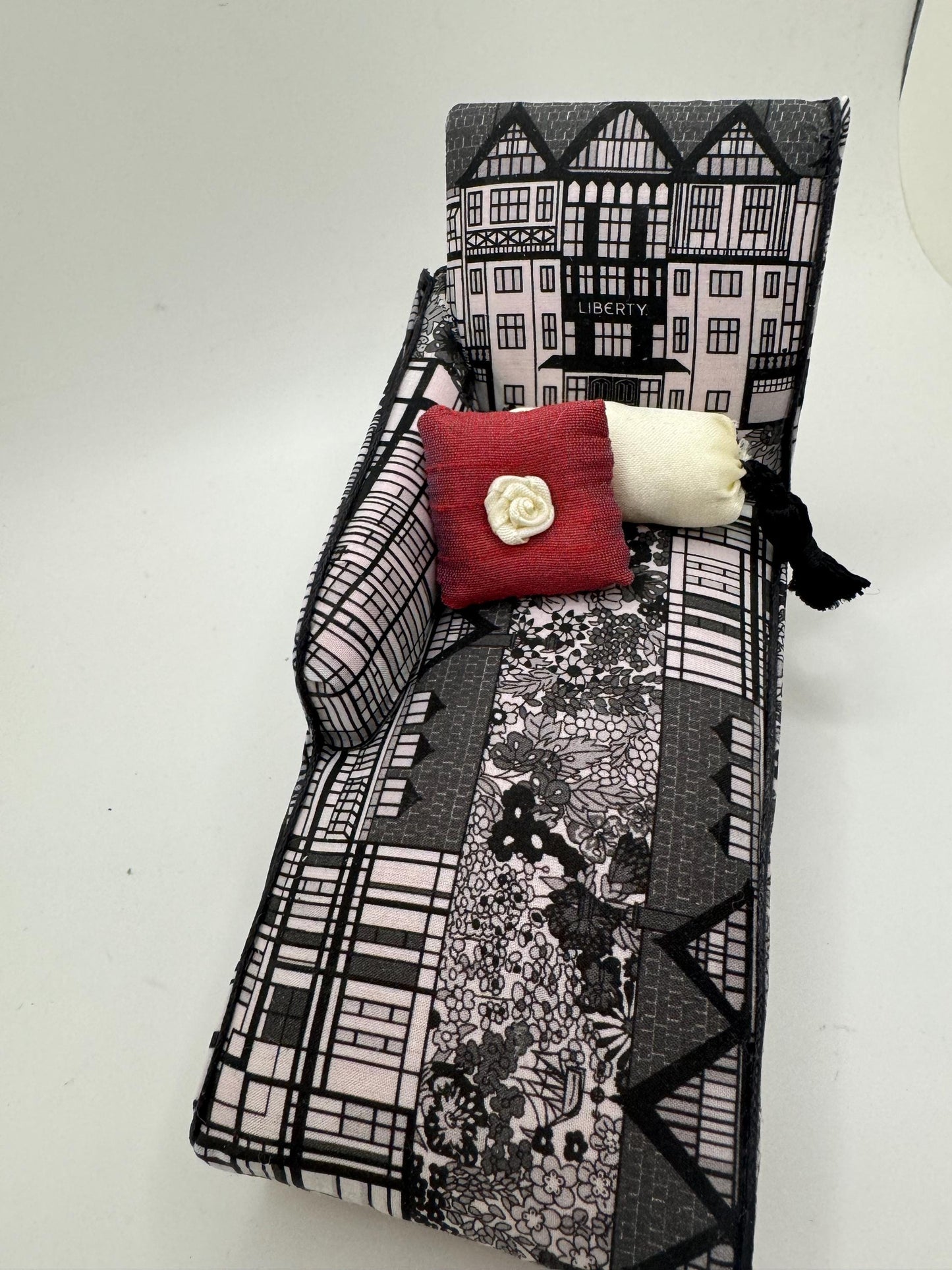 Dolls House Miniatures - 1/12 Chaise - Liberty fabric