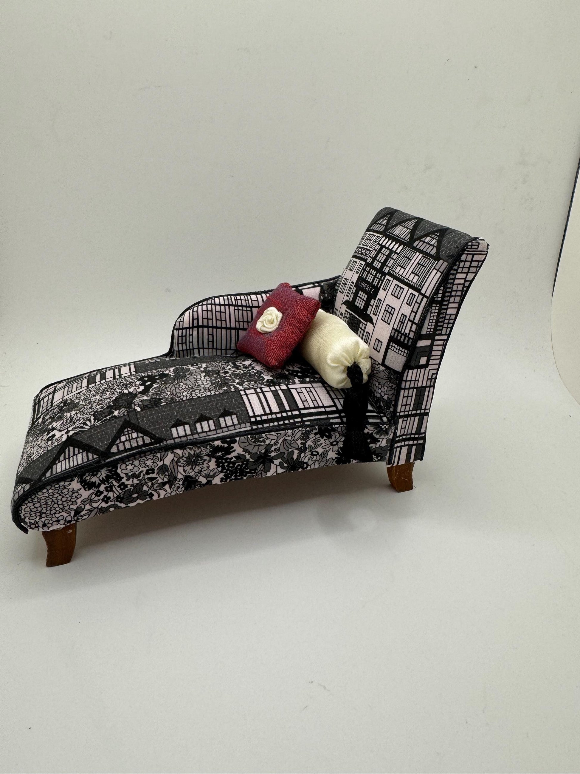 Dolls House Miniatures - 1/12 Chaise - Liberty fabric