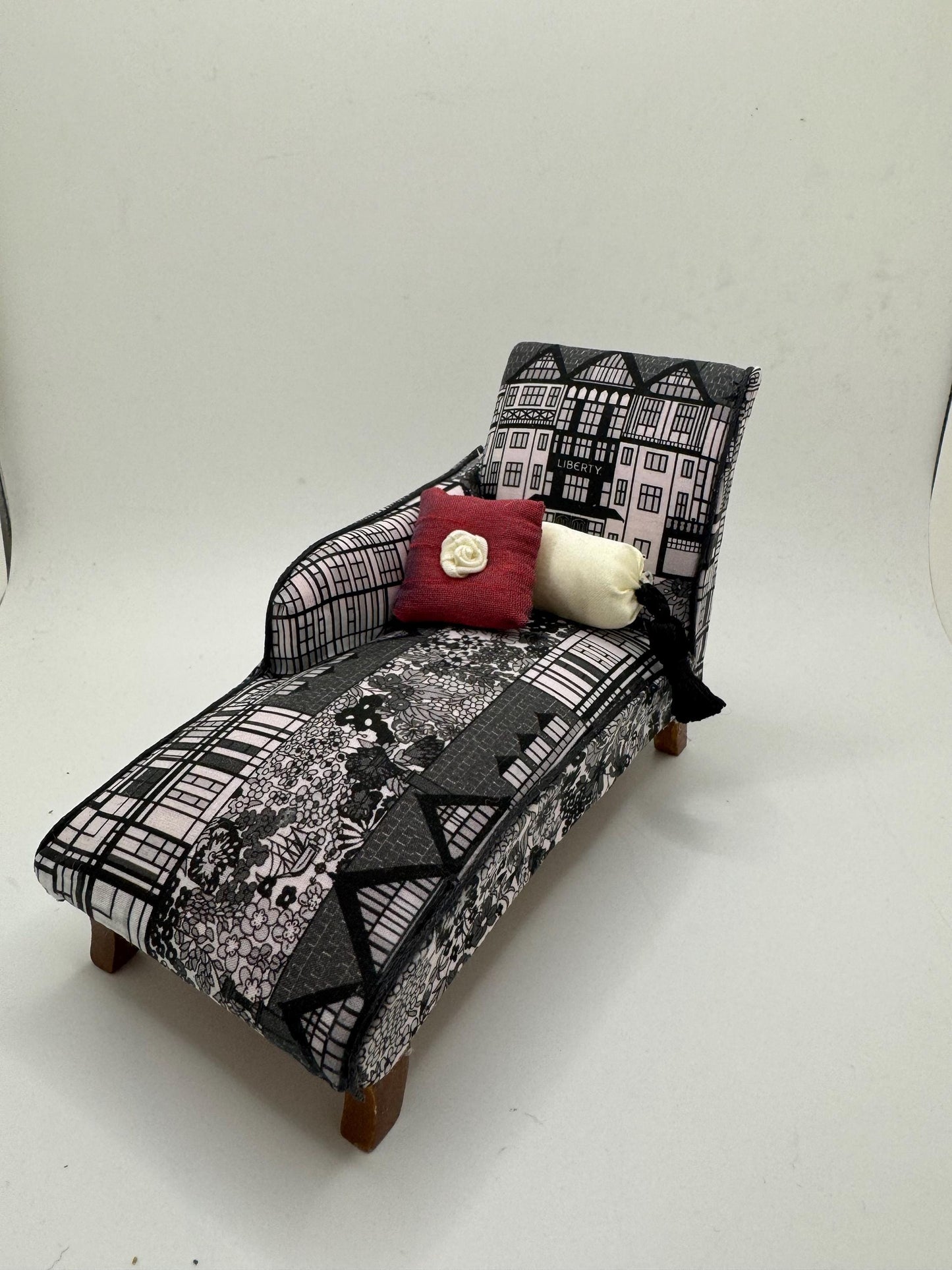 Dolls House Miniatures - 1/12 Chaise - Liberty fabric