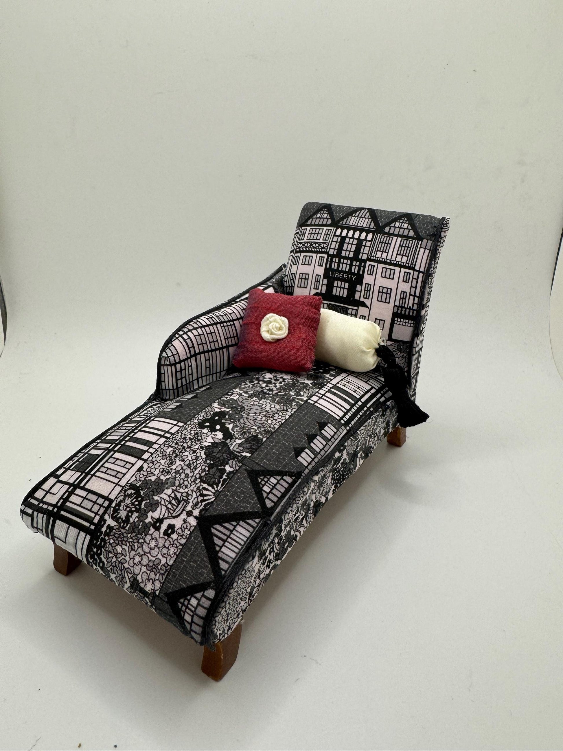 Dolls House Miniatures - 1/12 Chaise - Liberty fabric