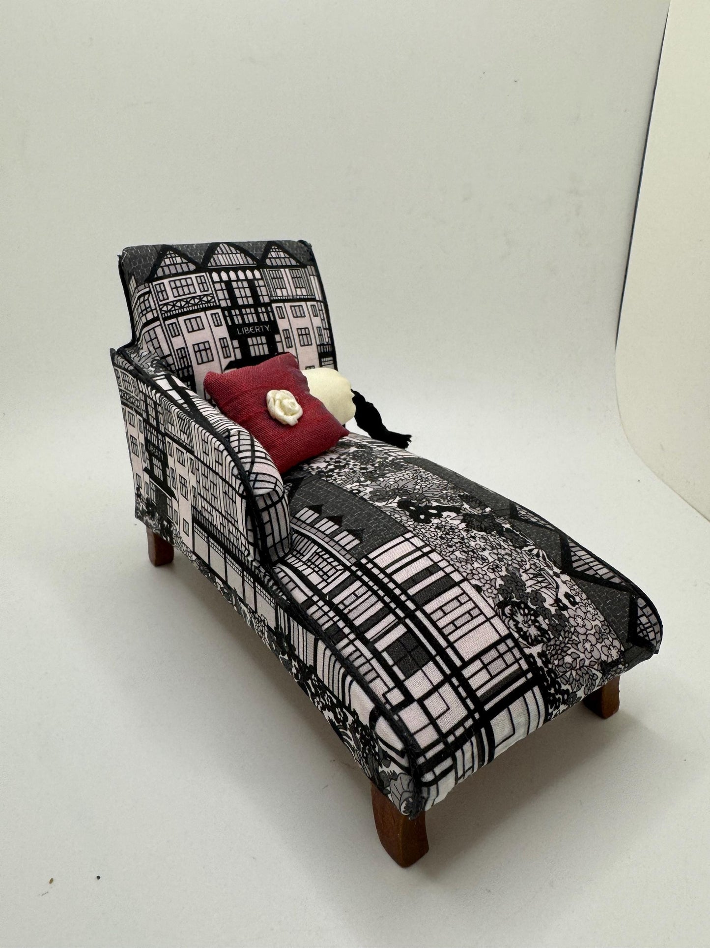 Dolls House Miniatures - 1/12 Chaise - Liberty fabric