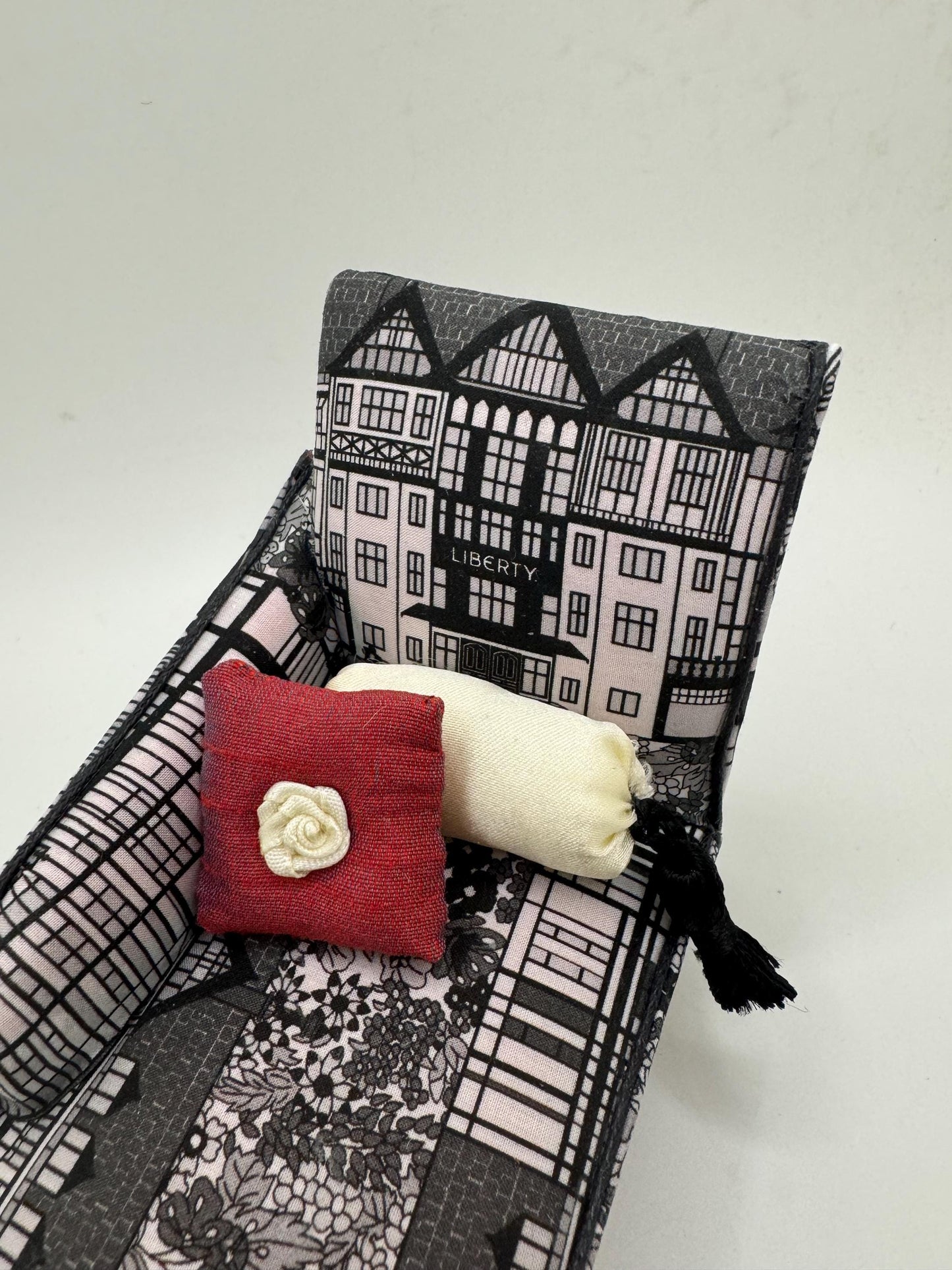 Dolls House Miniatures - 1/12 Chaise - Liberty fabric