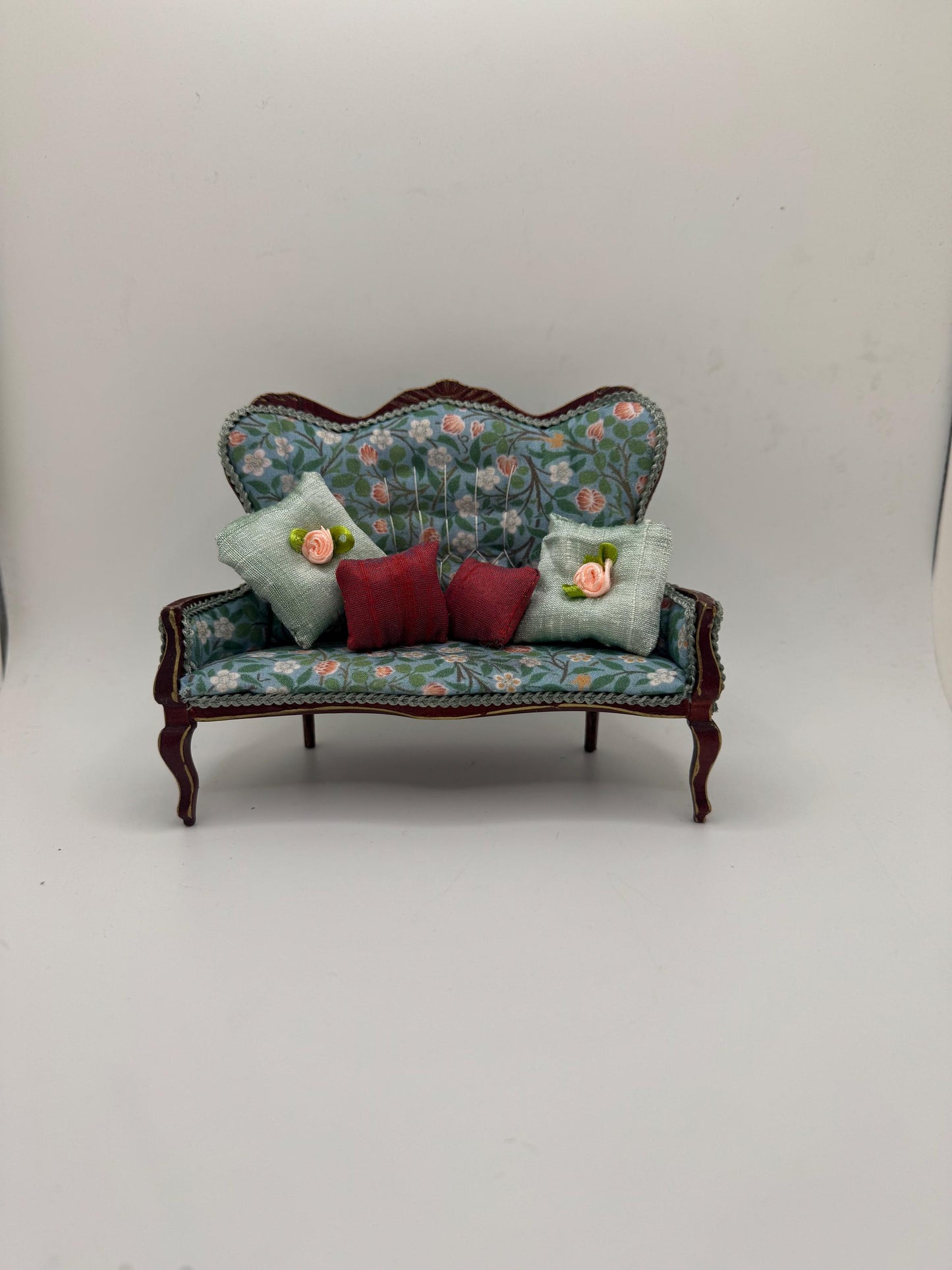 Dolls House Miniatures - 1/12 elegant seat with William Morris fabric