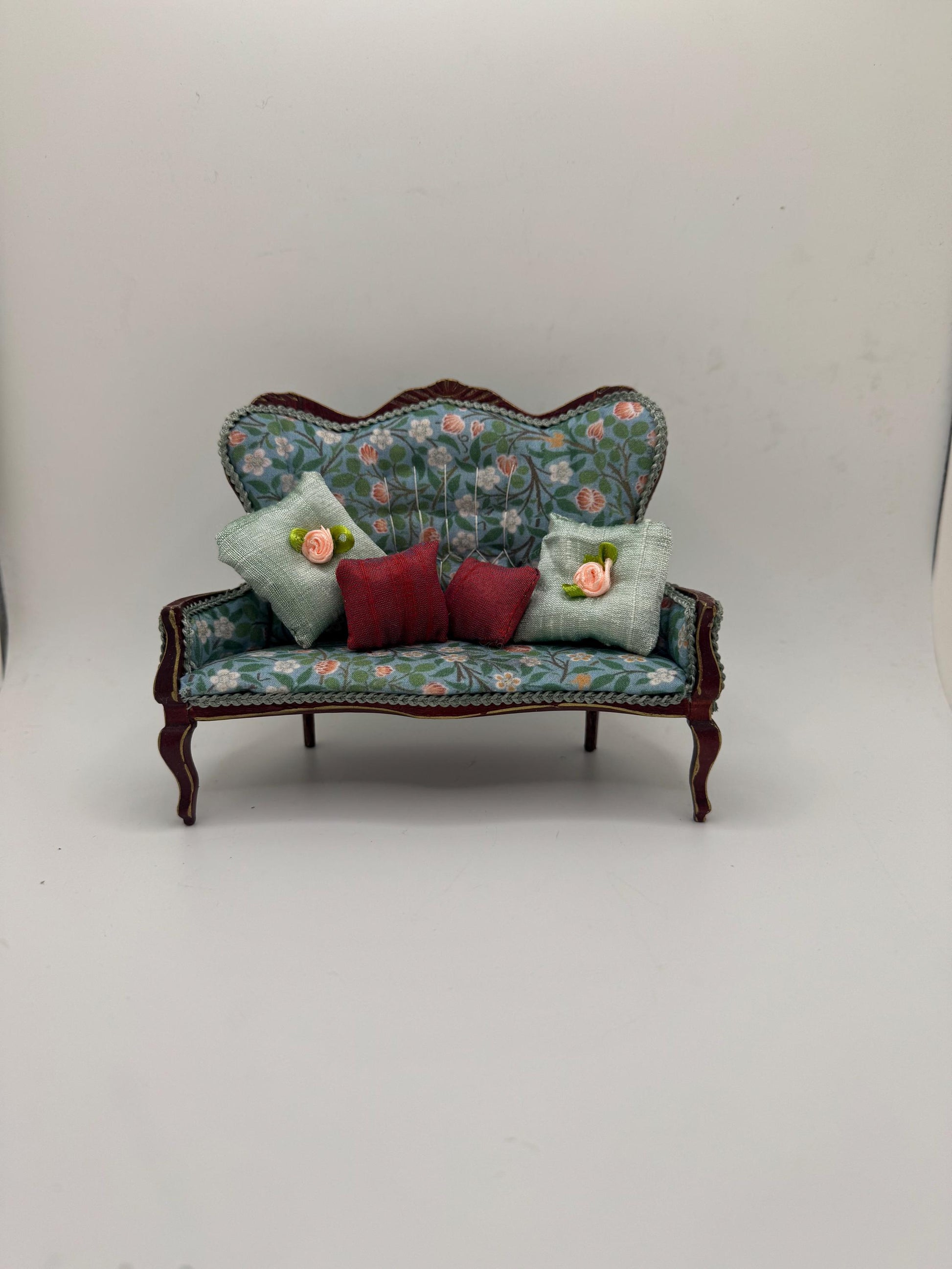 Dolls House Miniatures - 1/12 elegant seat with William Morris fabric