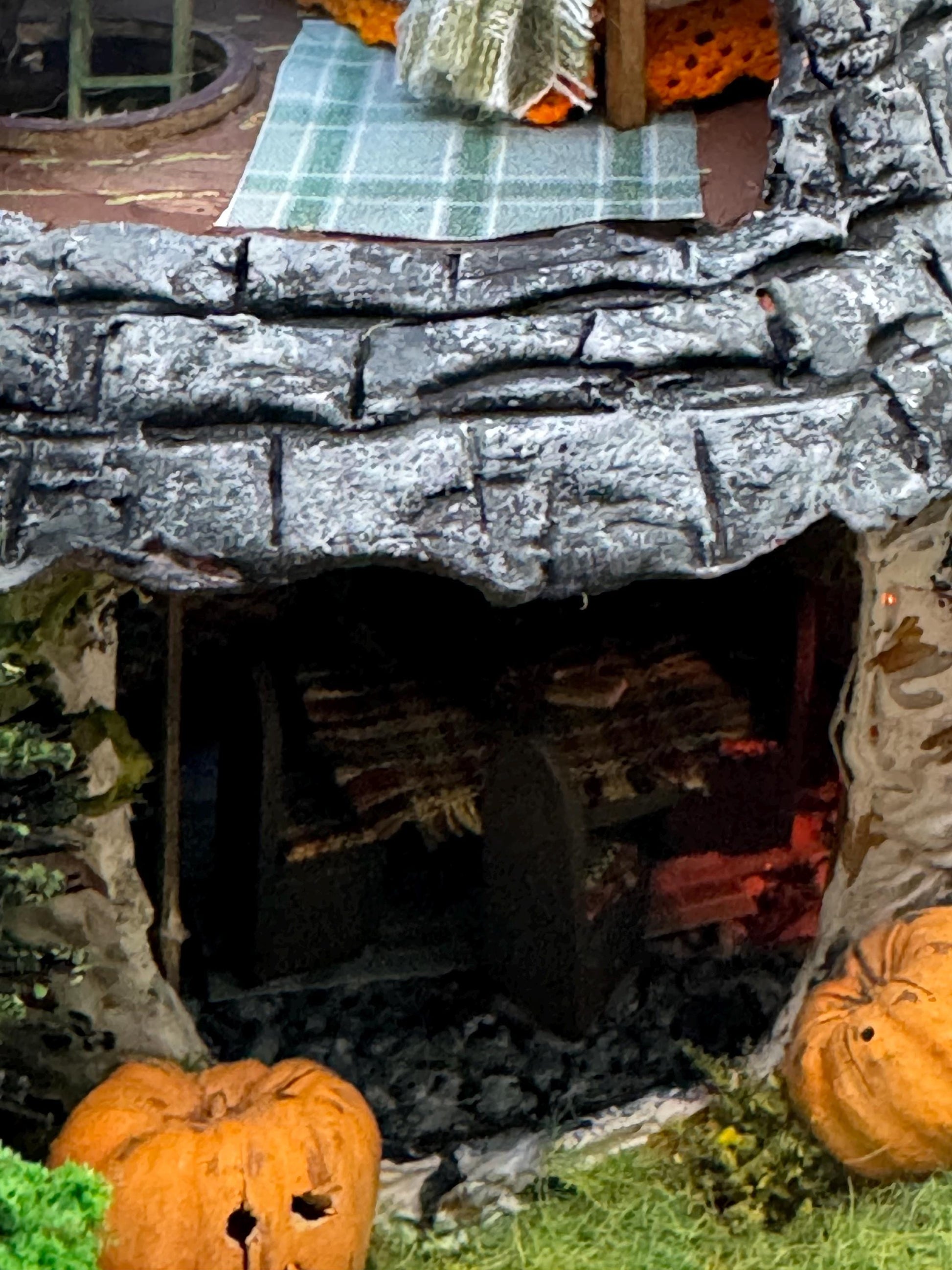 Dolls House Miniatures ( 1/48th - 1:48th - 1/4" - Quarter Inch Scale )  Pumpkin Cottage - OOAK