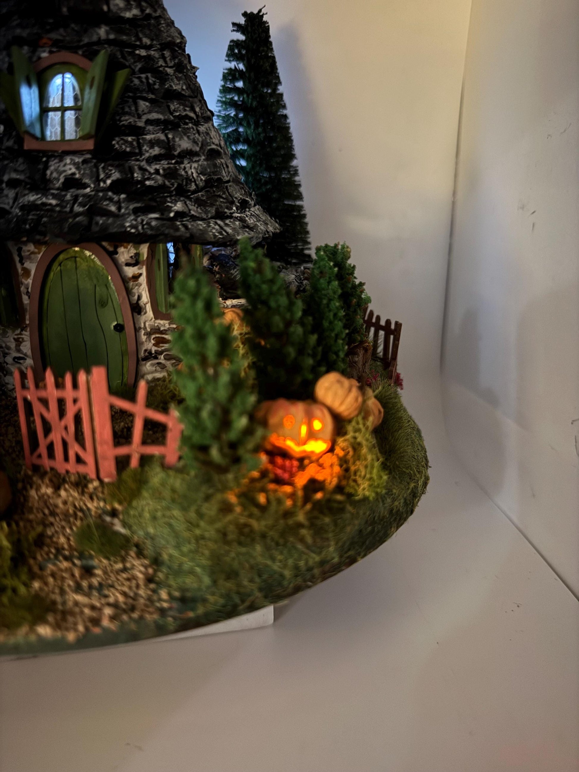 Dolls House Miniatures ( 1/48th - 1:48th - 1/4" - Quarter Inch Scale )  Pumpkin Cottage - OOAK