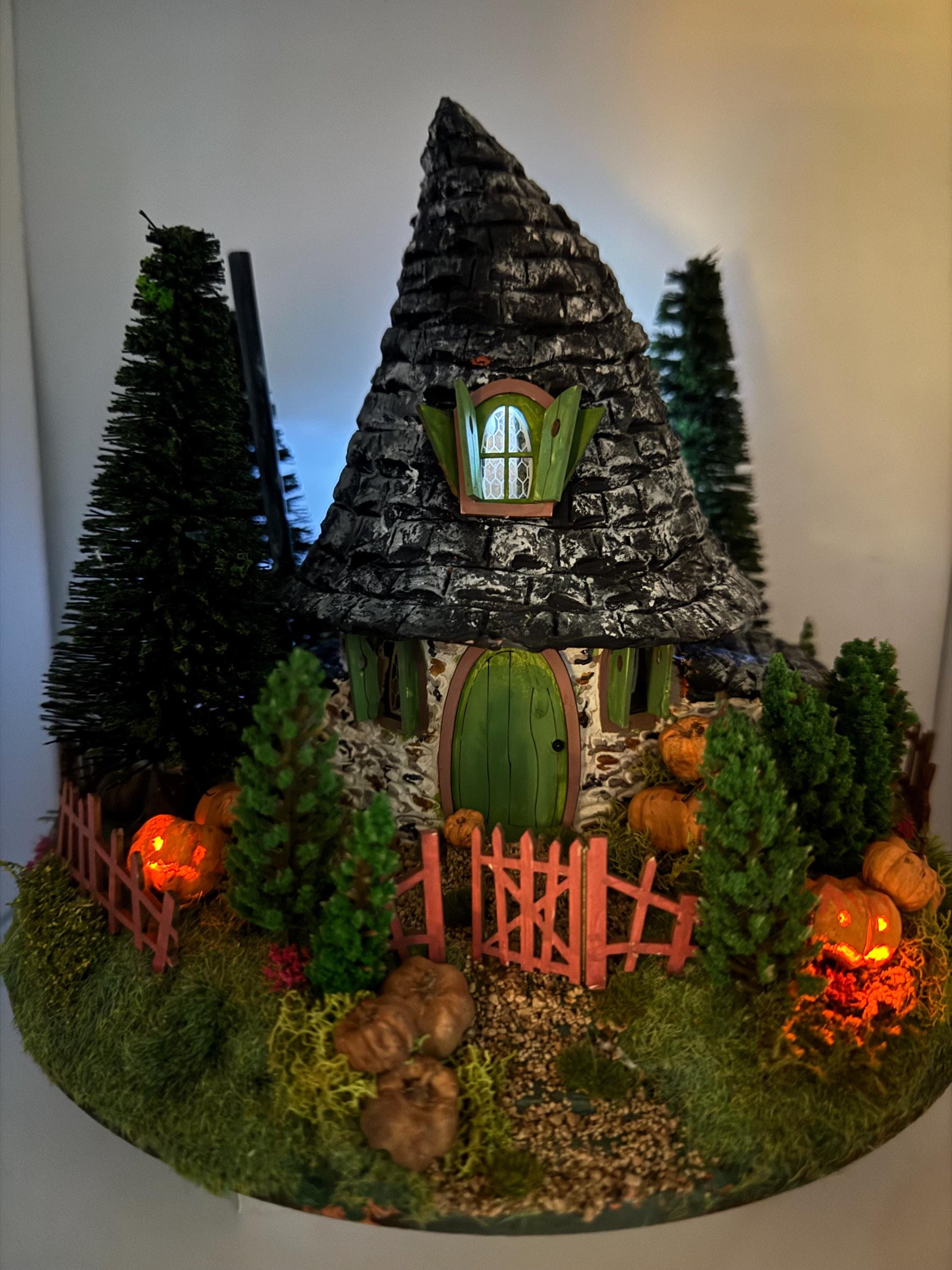 Dolls House Miniatures ( 1/48th - 1:48th - 1/4" - Quarter Inch Scale )  Pumpkin Cottage - OOAK