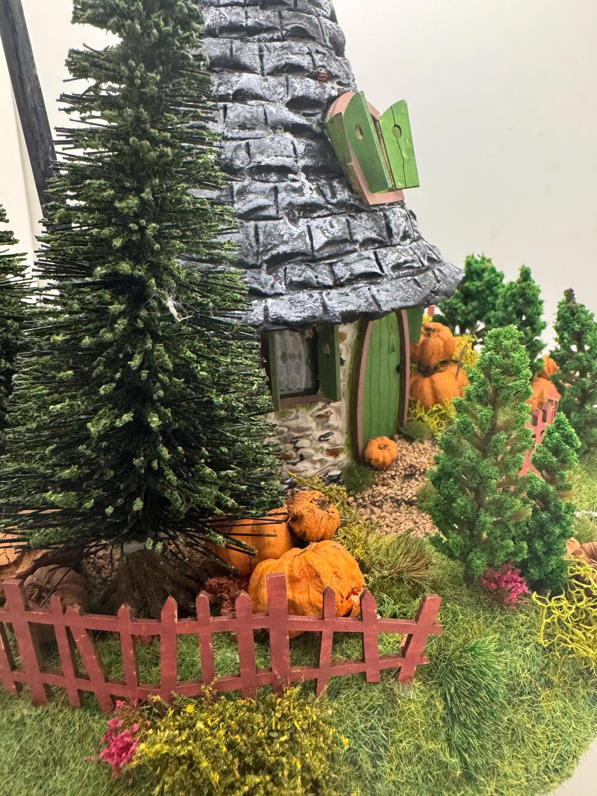 Dolls House Miniatures ( 1/48th - 1:48th - 1/4" - Quarter Inch Scale )  Pumpkin Cottage - OOAK