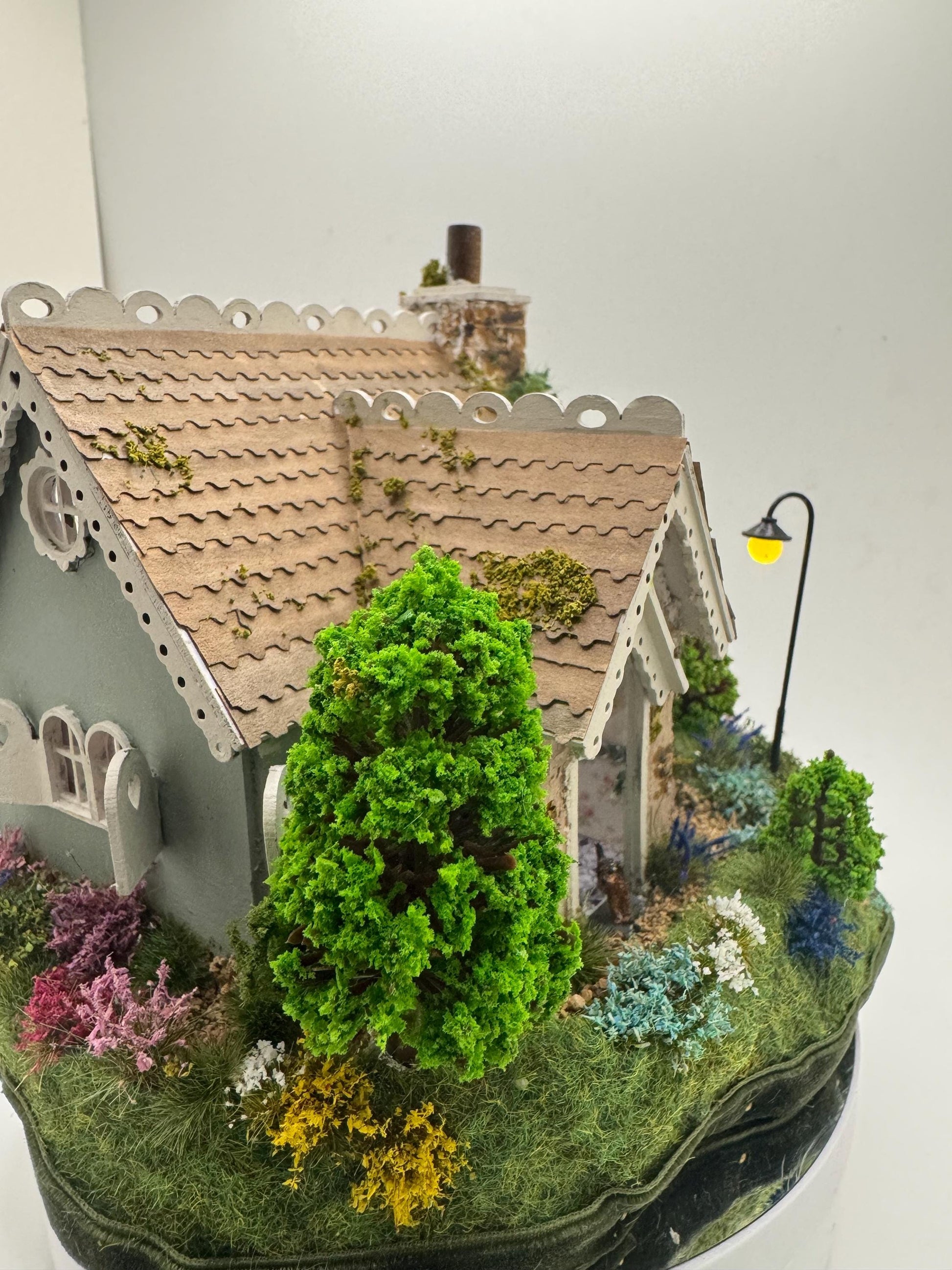 Dolls House Miniatures ( 1/48th - 1:48th - 1/4" - Quarter Inch Scale )  Grandmas cottage - OOAK