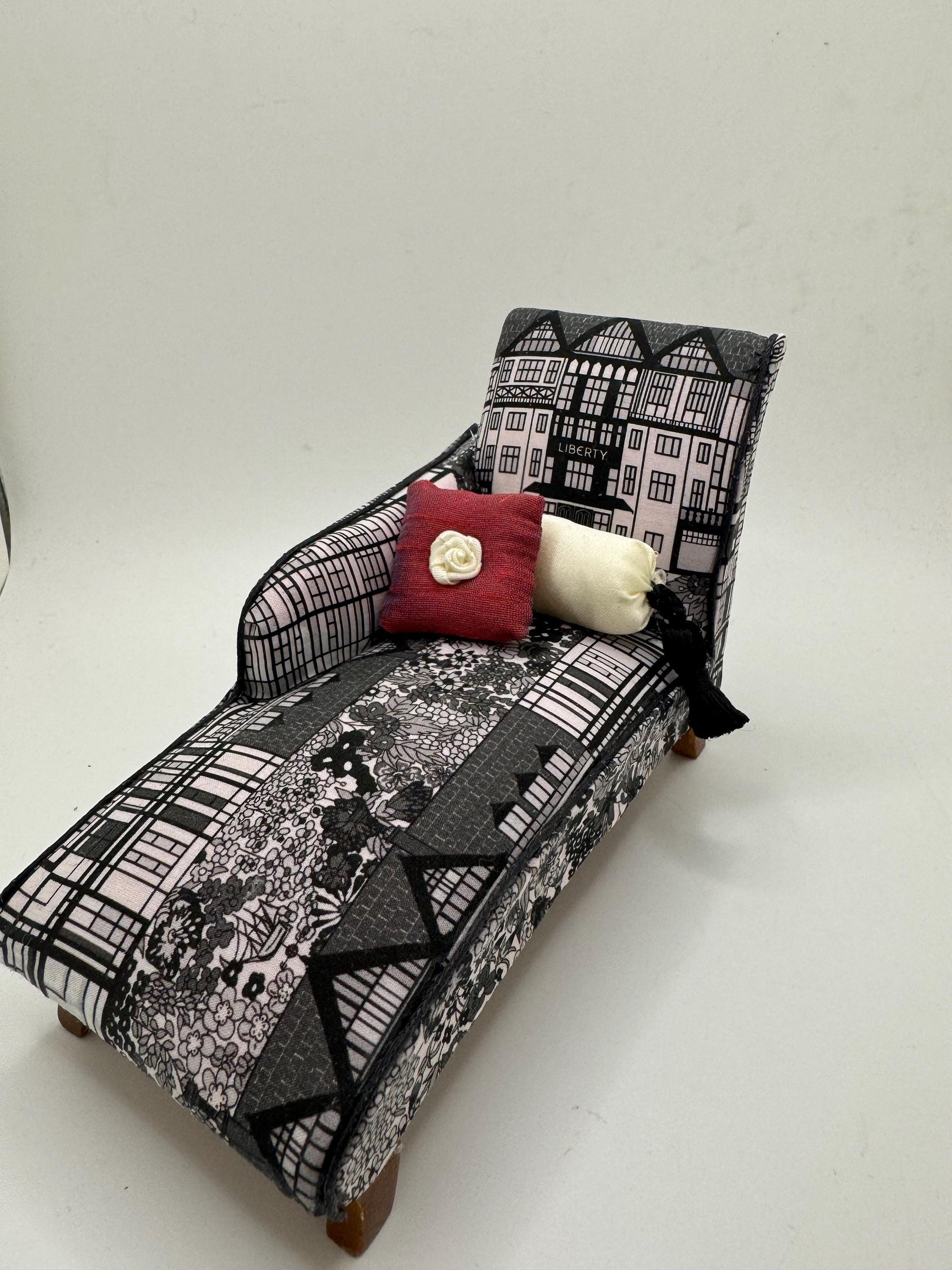 Dolls House Miniatures - 1/12 Chaise - Liberty fabric