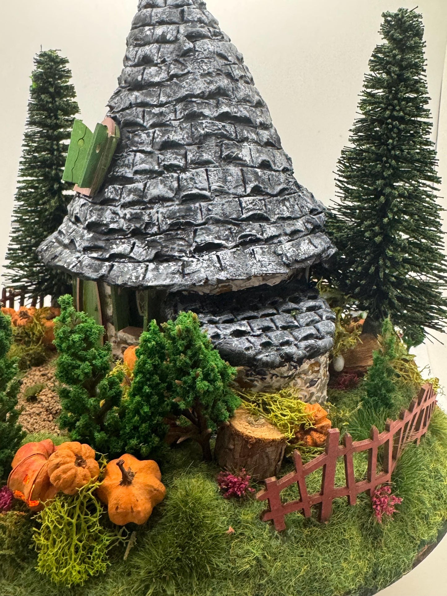 Dolls House Miniatures ( 1/48th - 1:48th - 1/4" - Quarter Inch Scale )  Pumpkin Cottage - OOAK