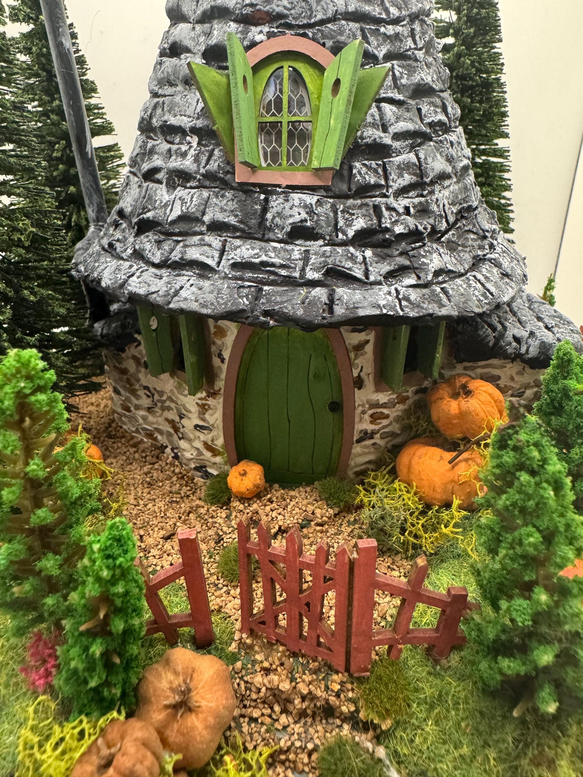 Dolls House Miniatures ( 1/48th - 1:48th - 1/4" - Quarter Inch Scale )  Pumpkin Cottage - OOAK