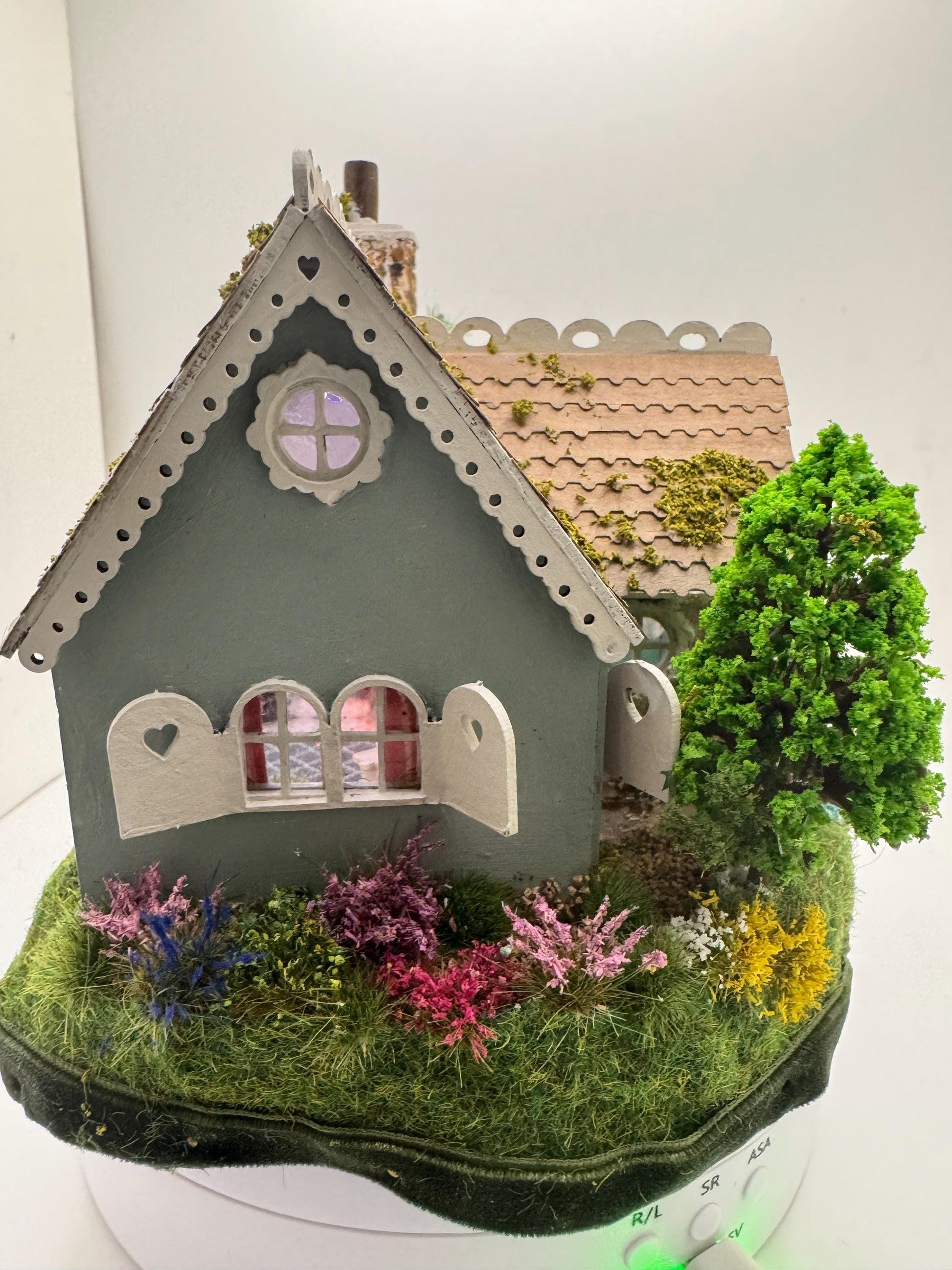 Dolls House Miniatures ( 1/48th - 1:48th - 1/4" - Quarter Inch Scale )  Grandmas cottage - OOAK