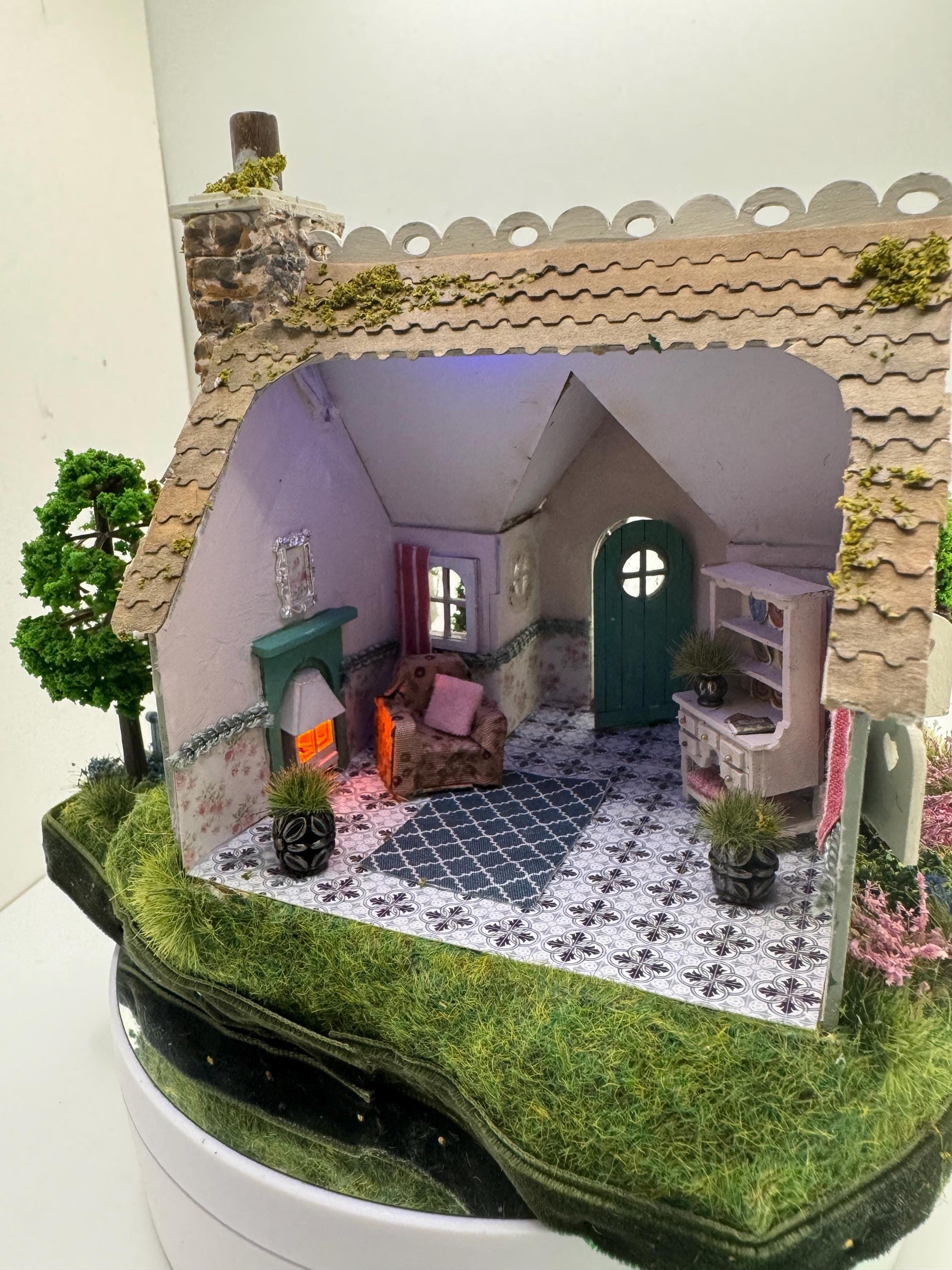 Dolls House Miniatures ( 1/48th - 1:48th - 1/4" - Quarter Inch Scale )  Grandmas cottage - OOAK