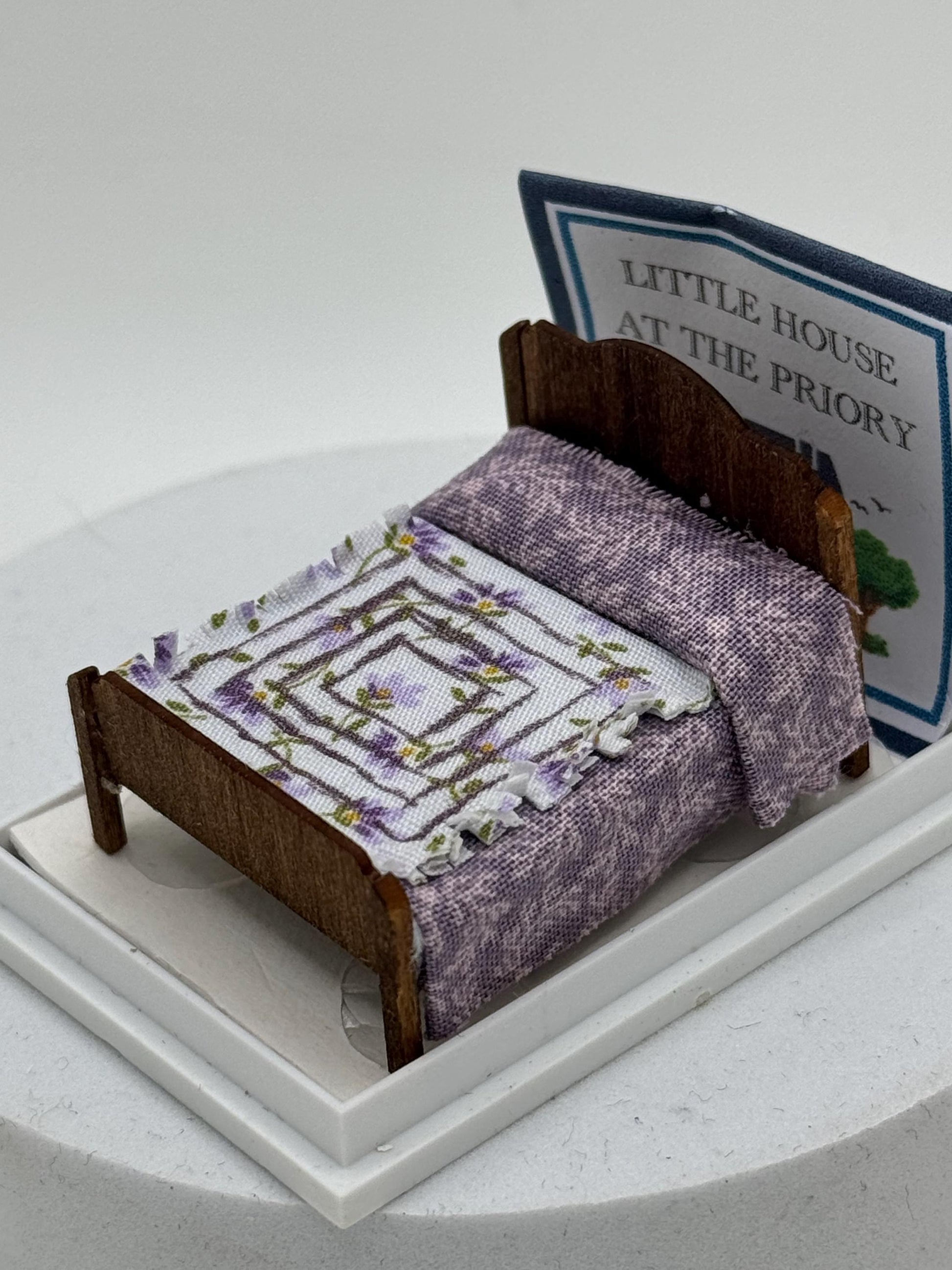 Dolls House 1/48th / 1:48 /Quarter Scale - Double  bed