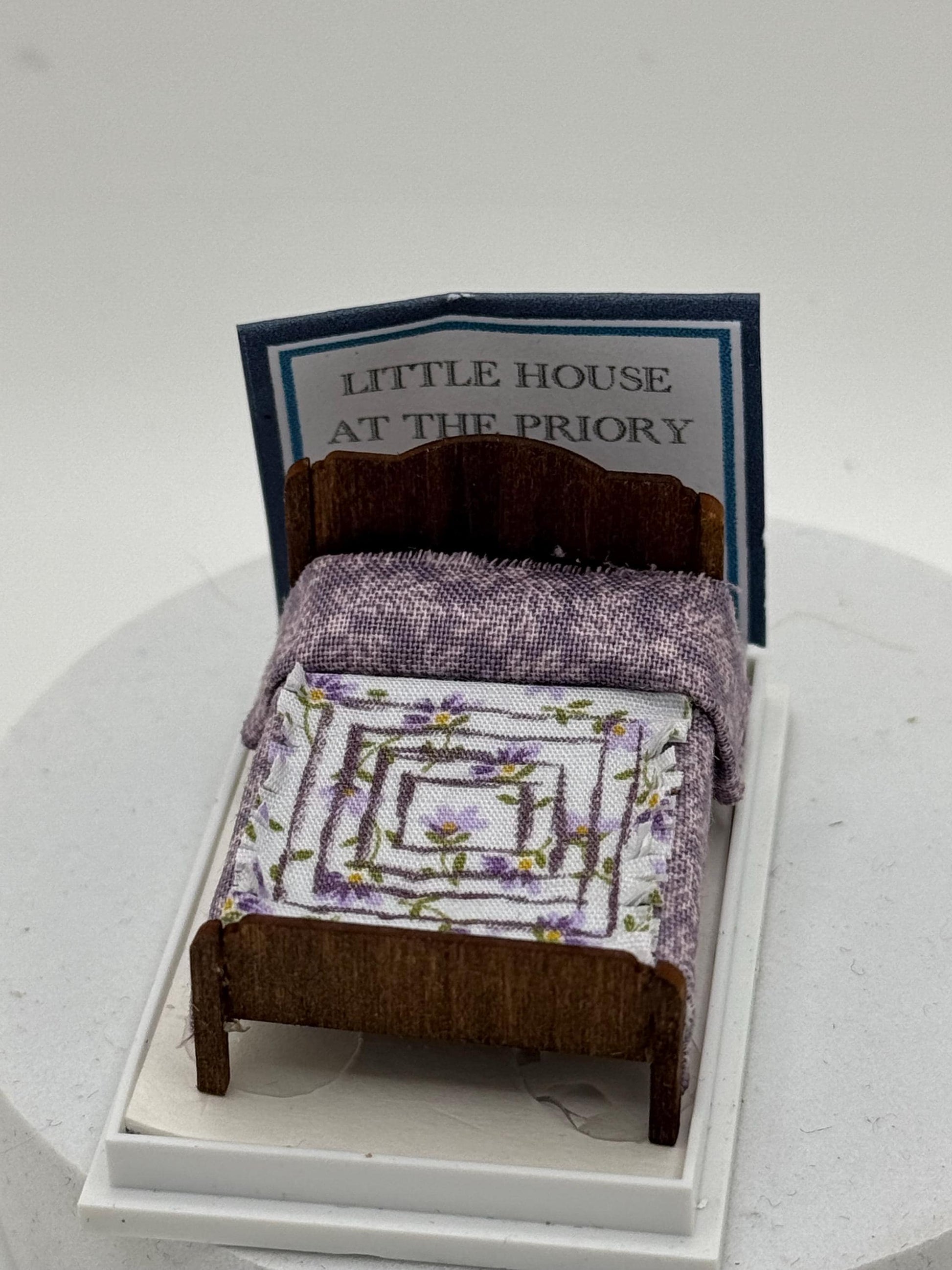 Dolls House 1/48th / 1:48 /Quarter Scale - Double  bed