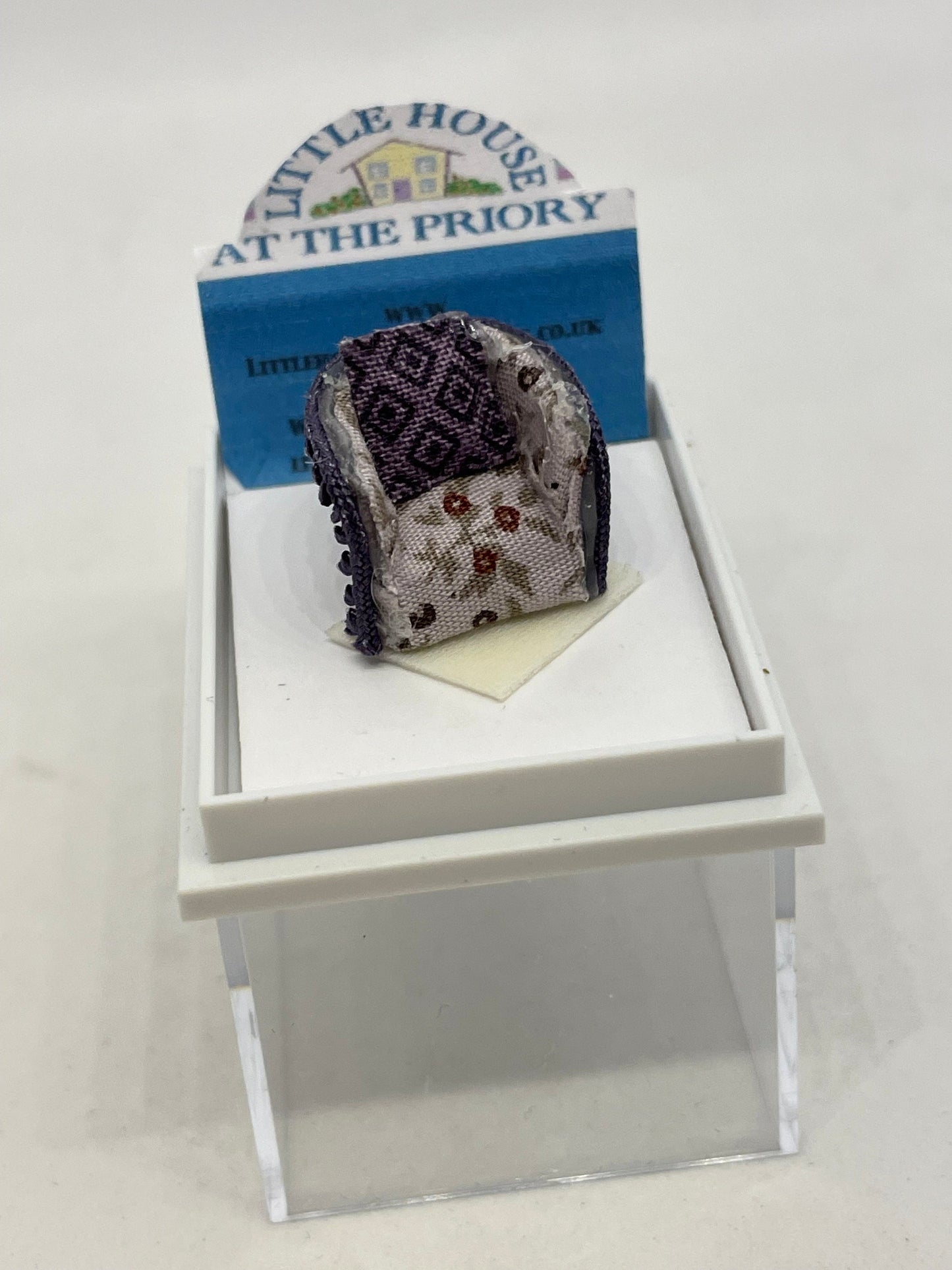 Dolls House Miniatures - Hand Painted Pretty 1/48th (1/4inch) quarter scale - Tub Chair - 5 colours