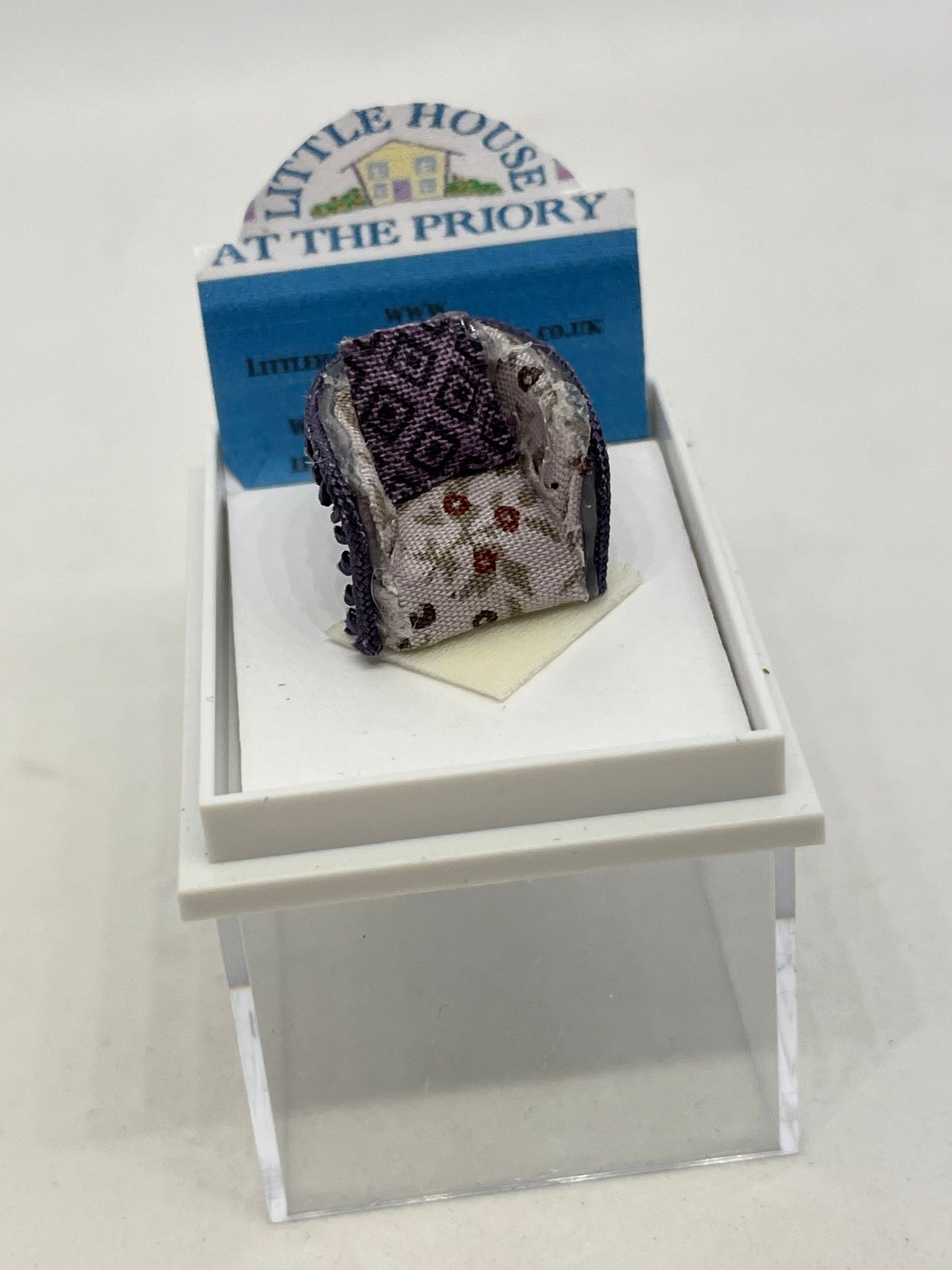 Dolls House Miniatures - Hand Painted Pretty 1/48th (1/4inch) quarter scale - Tub Chair - 5 colours
