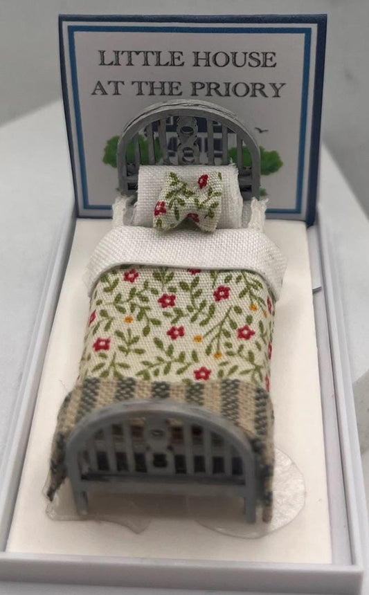 Dolls House Miniatures ( 1/48th - 1:48 - 1/4" - Quarter Inch Scale ) - Single Bed - Rosa