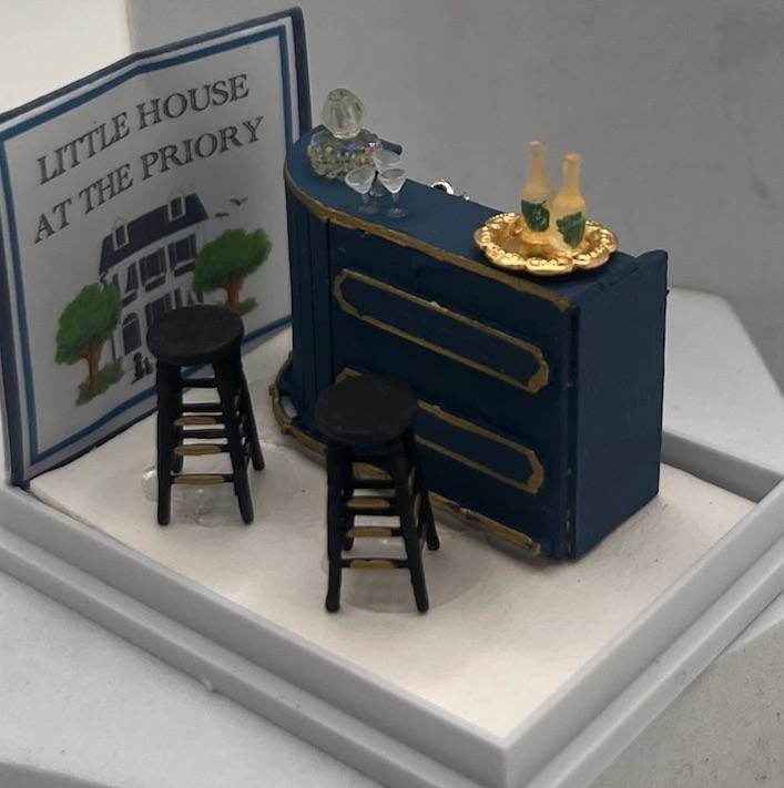Dolls House 1/48th - Drinks Bar and stools