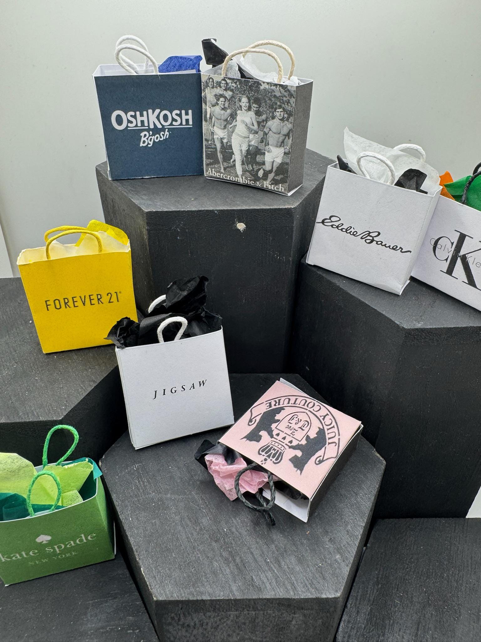 Dolls House Miniatures- 1/12th Shopping Bags x8 - SET 6 - Fashion