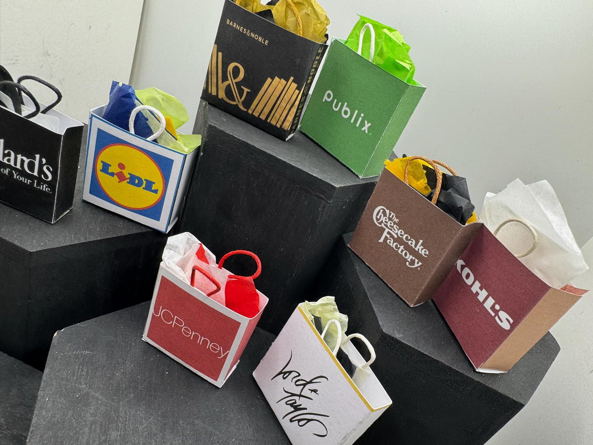 Dolls House Miniatures- 1/12th Shopping Bags x8 - SET 25 - USA Stores