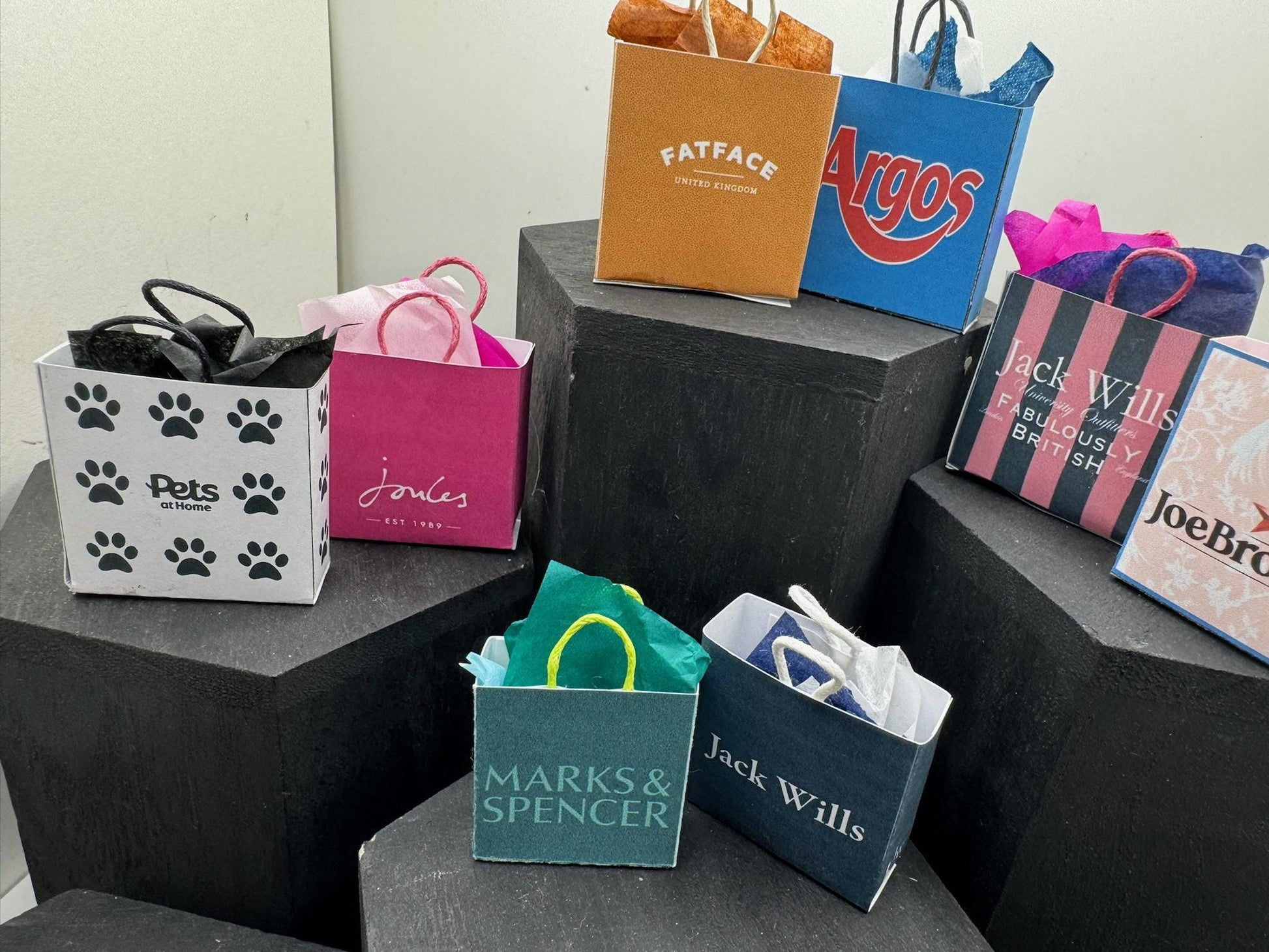 Dolls House Miniatures- 1/12th Shopping Bags x8 - SET 29 - UK Stores