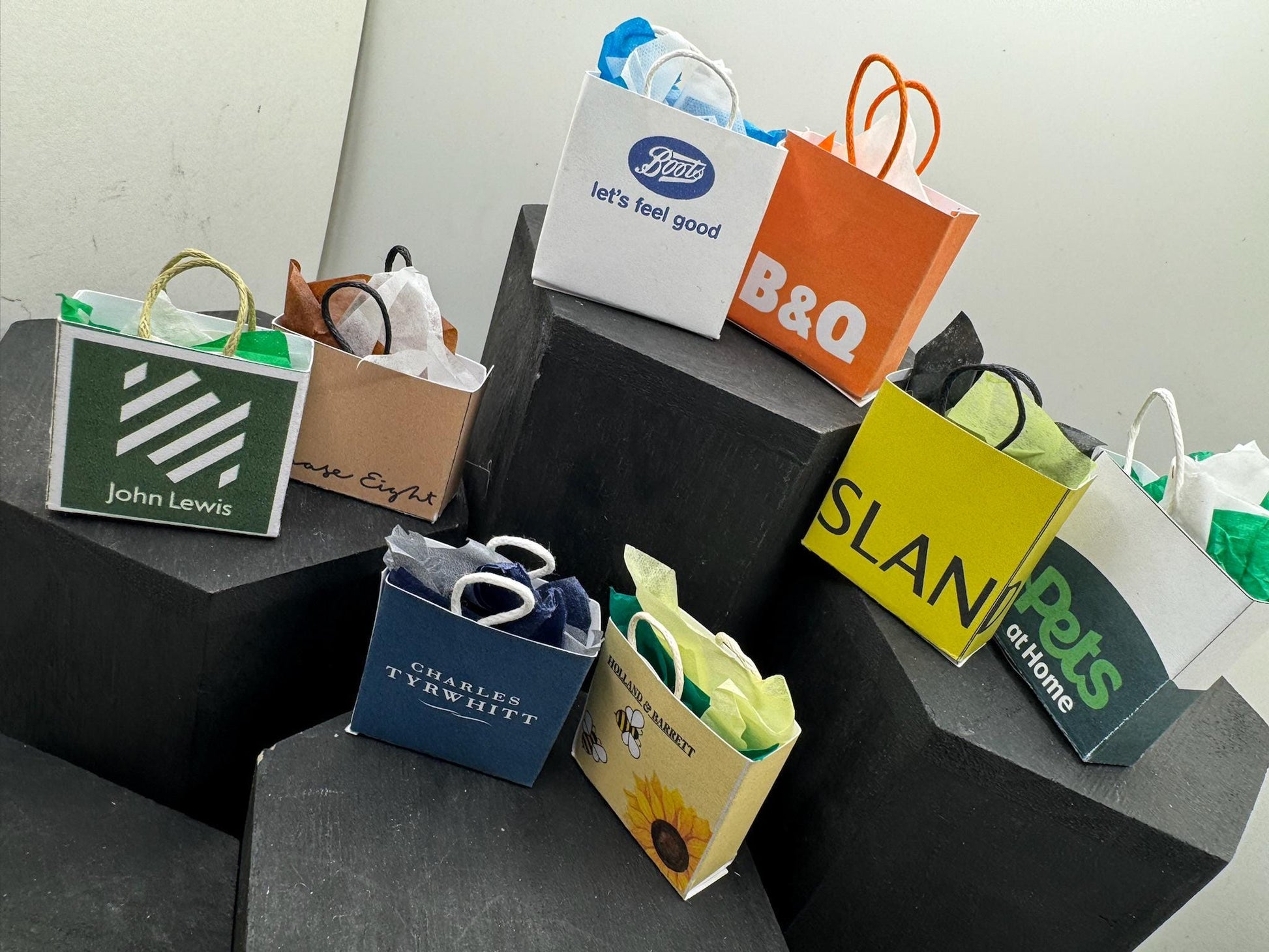 Dolls House Miniatures- 1/12th Shopping Bags x8 - SET 30 - UK Stores