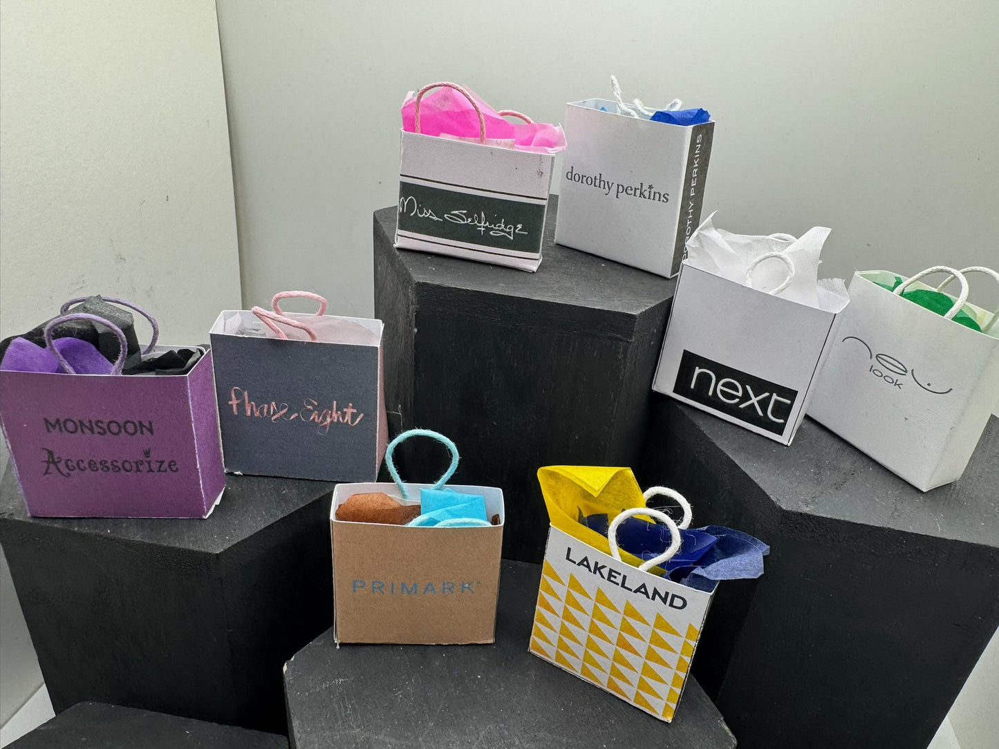 Dolls House Miniatures- 1/12th Shopping Bags x8 - SET 31 - UK Stores